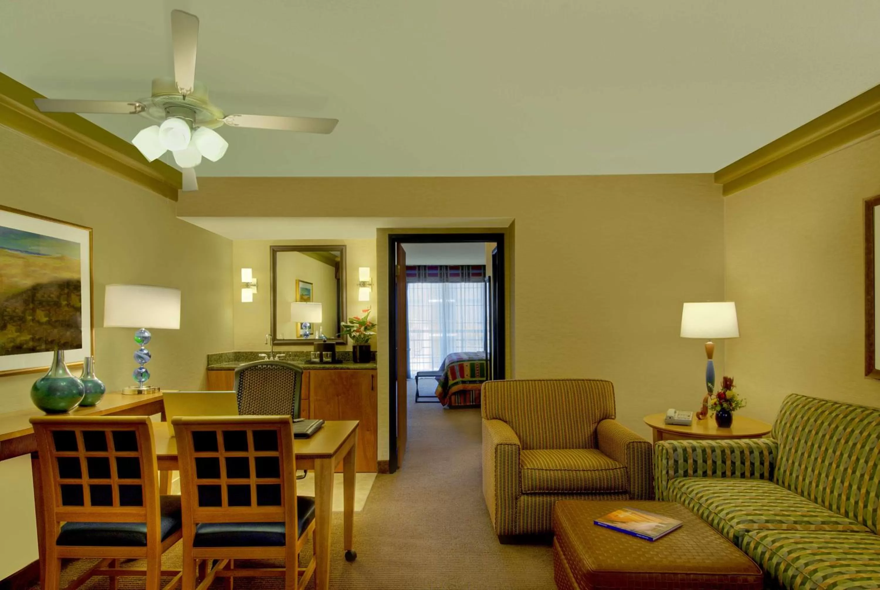 King Suite in Embassy Suites by Hilton Phoenix Biltmore