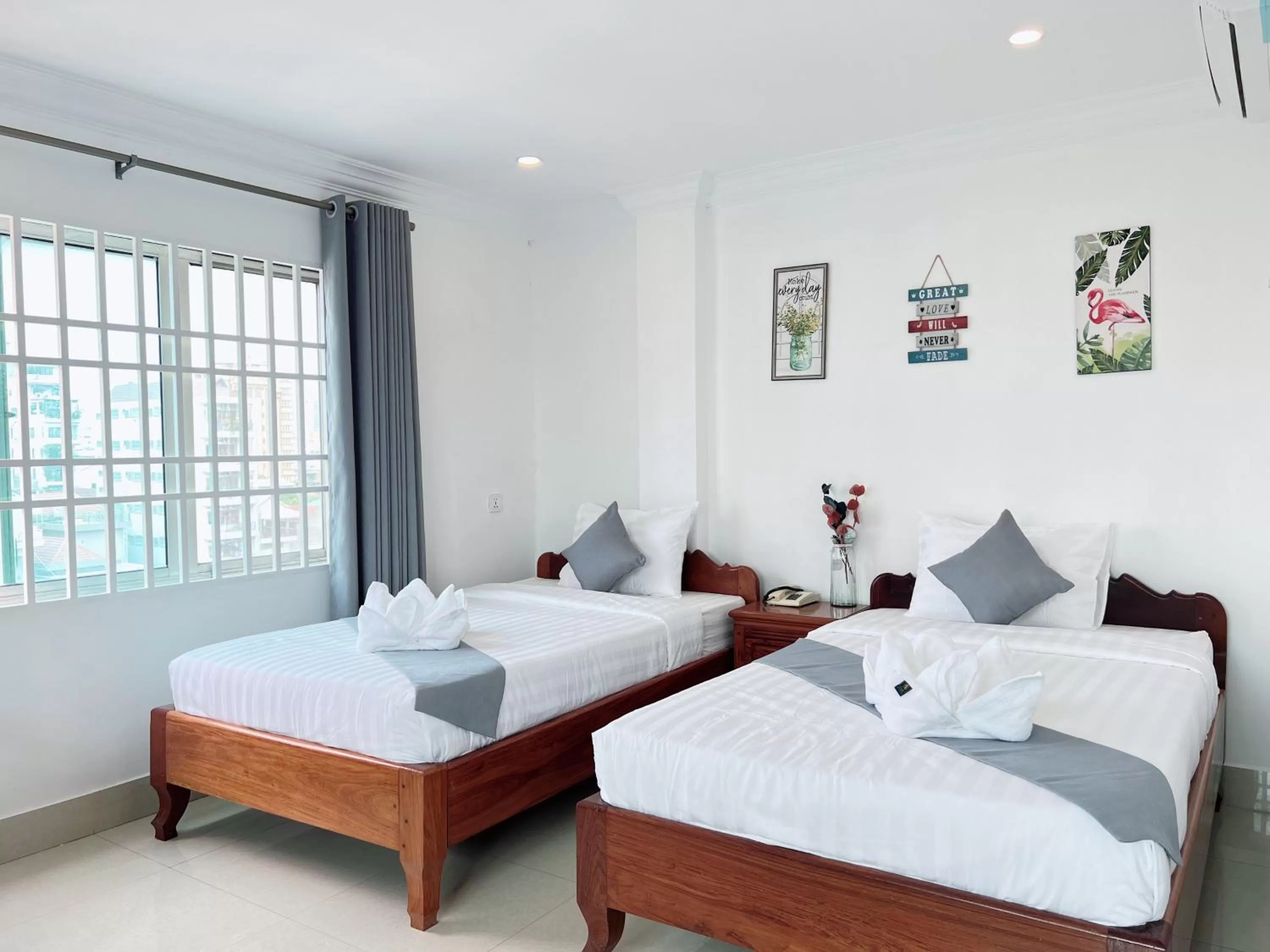 Superior Twin Room in White Corner Hotel