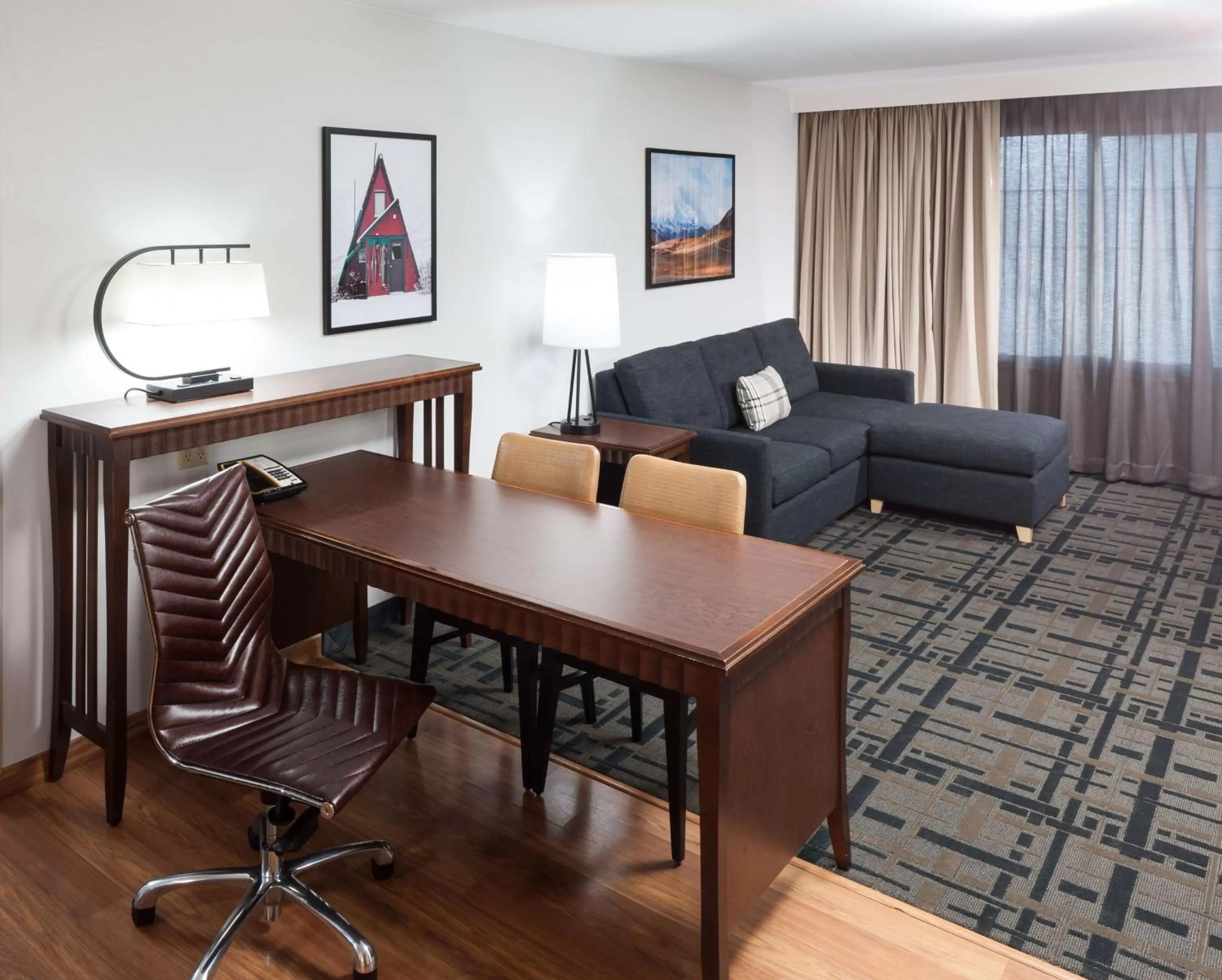 King Suite with Accessible Tub - Mobility and Hearing Access/Non-Smoking in Embassy Suites Anchorage