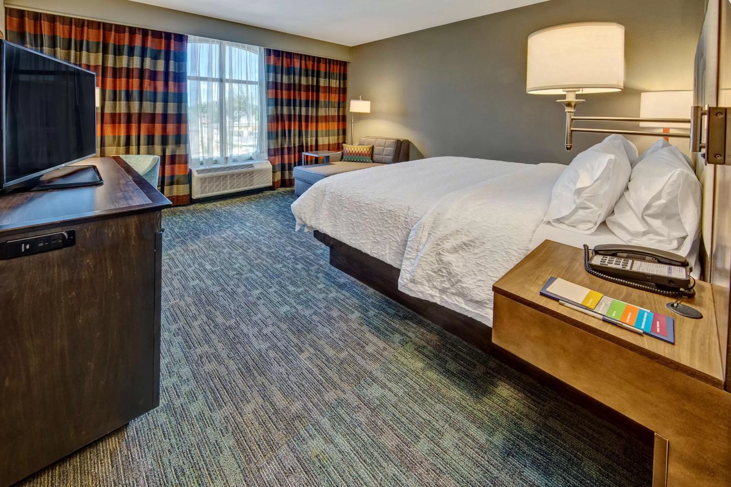King Room - Hearing Access/Non-Smoking in Hampton Inn & Suites Memphis Germantown