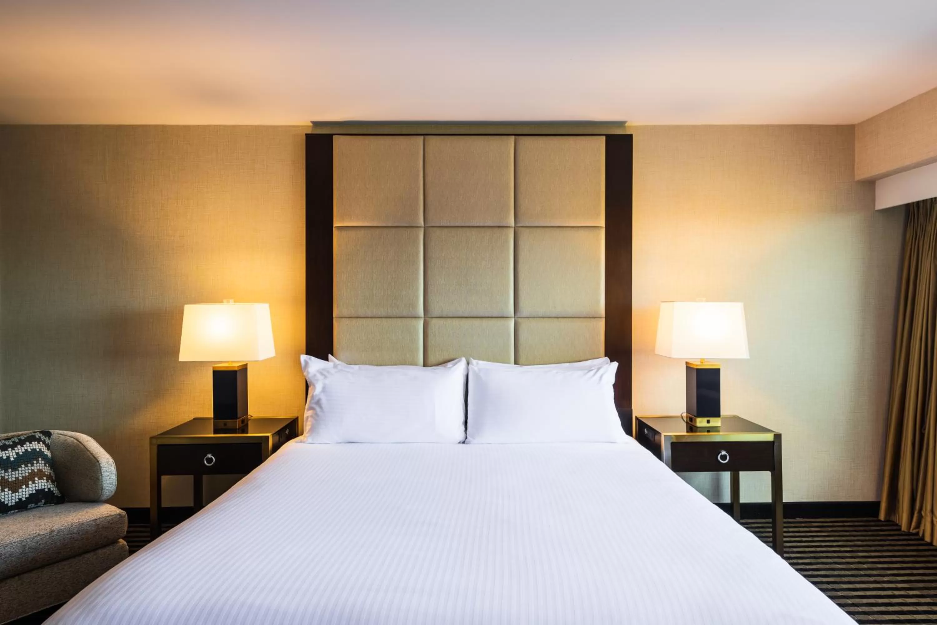 Deluxe King Room in APA Hotel Woodbridge