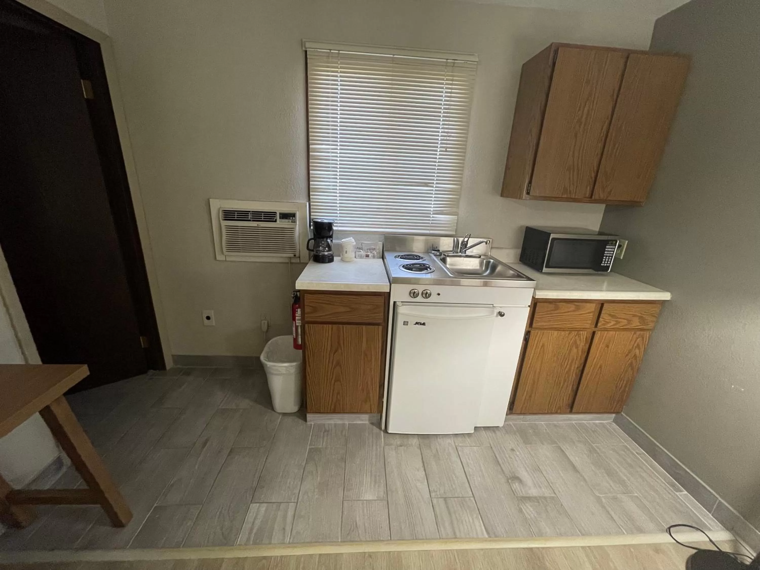 Superior Queen Studio with Kitchenette - Non-Smoking in Days Inn by Wyndham Alpena