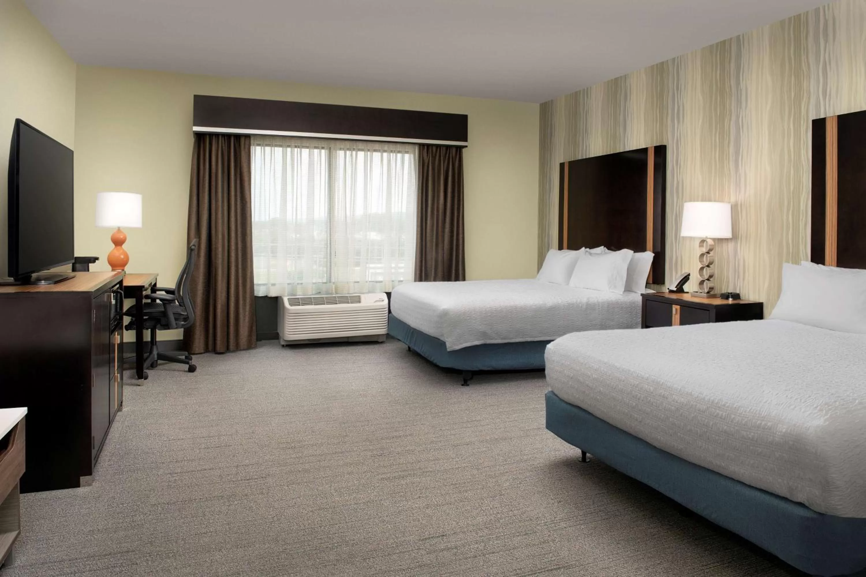 Queen Room with Two Queen Beds - Mobility and Hearing Access/Non-Smoking in Hampton Inn Knoxville Clinton I-75