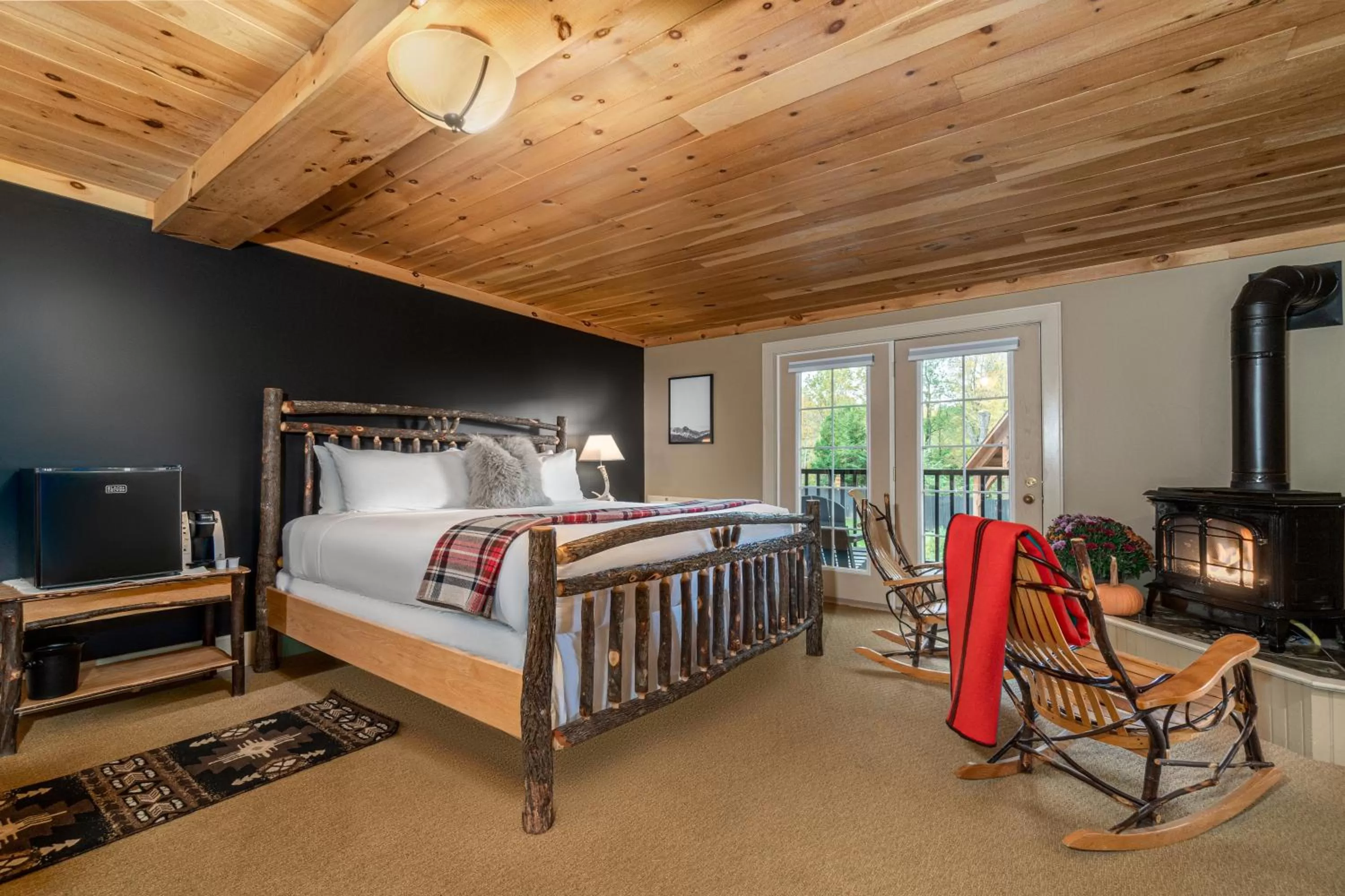 Deluxe King Room in The Alpine Lodge