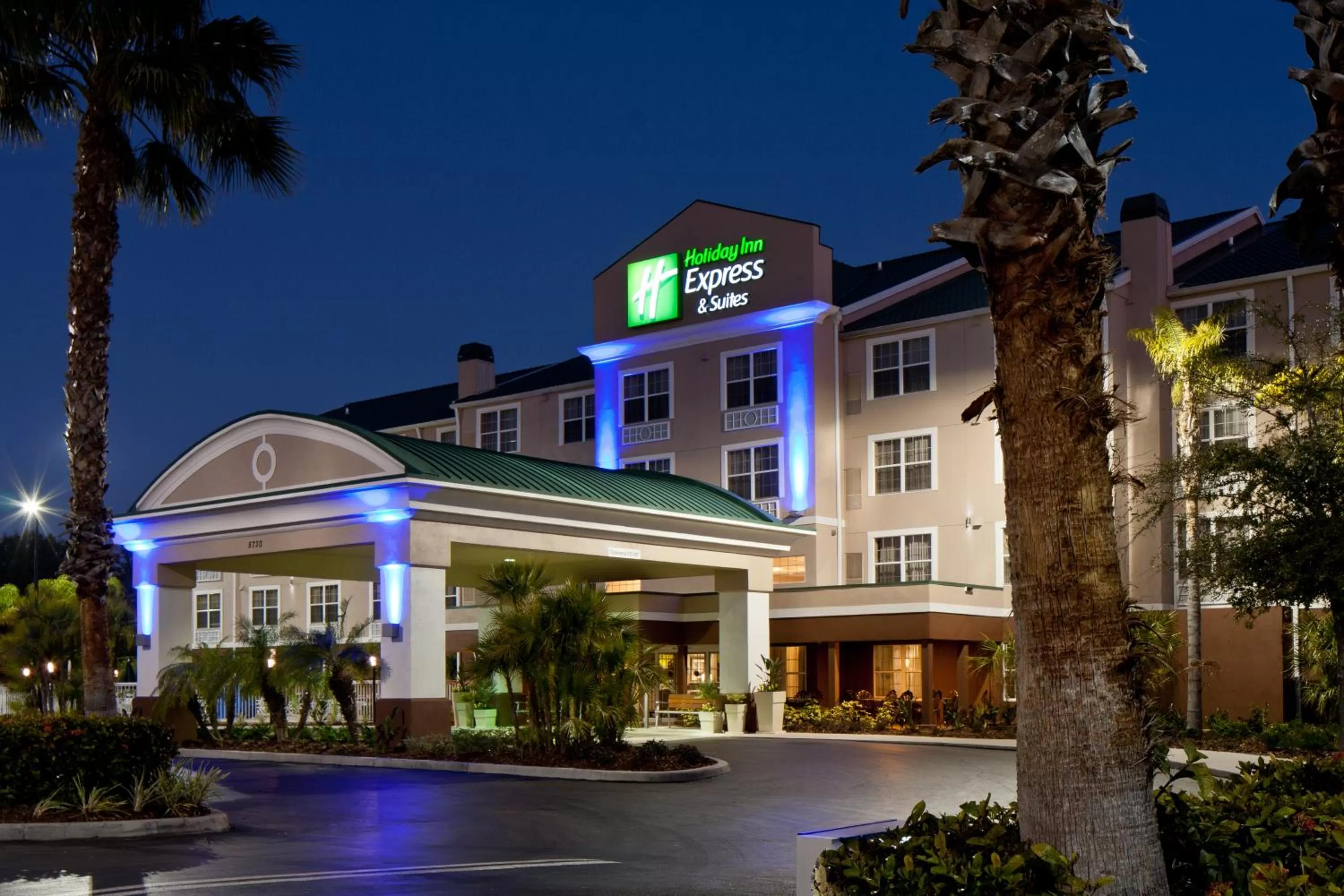 Holiday Inn Express & Suites Sarasota East by IHG