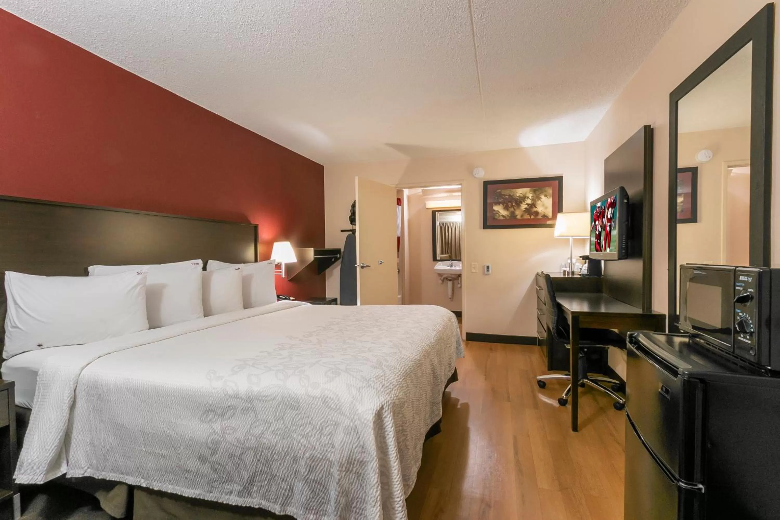 Premium King Room Disability Access Roll-In Shower Smoke Free (Upgraded Bedding & Snack) in Red Roof Inn PLUS+ Secaucus - Meadowlands