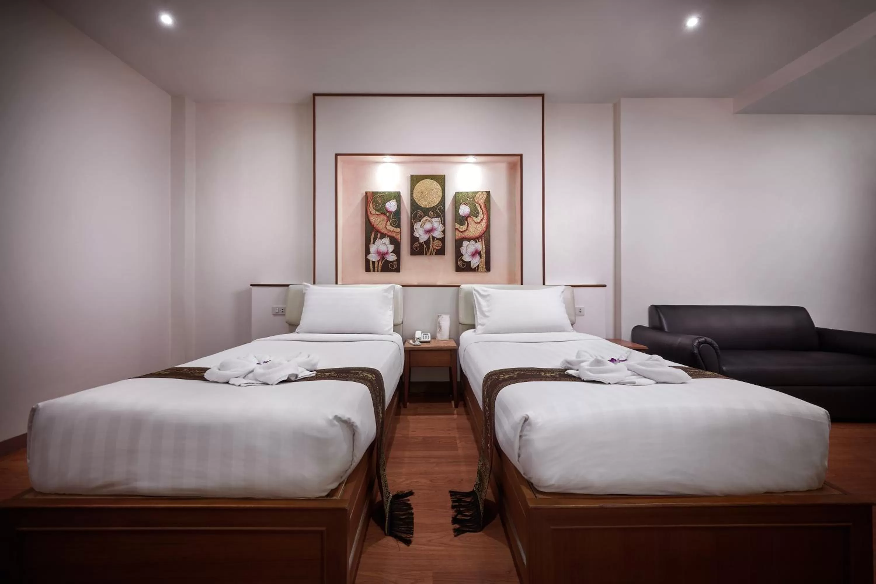 Standard Twin Room in KC Place Hotel Pratunam