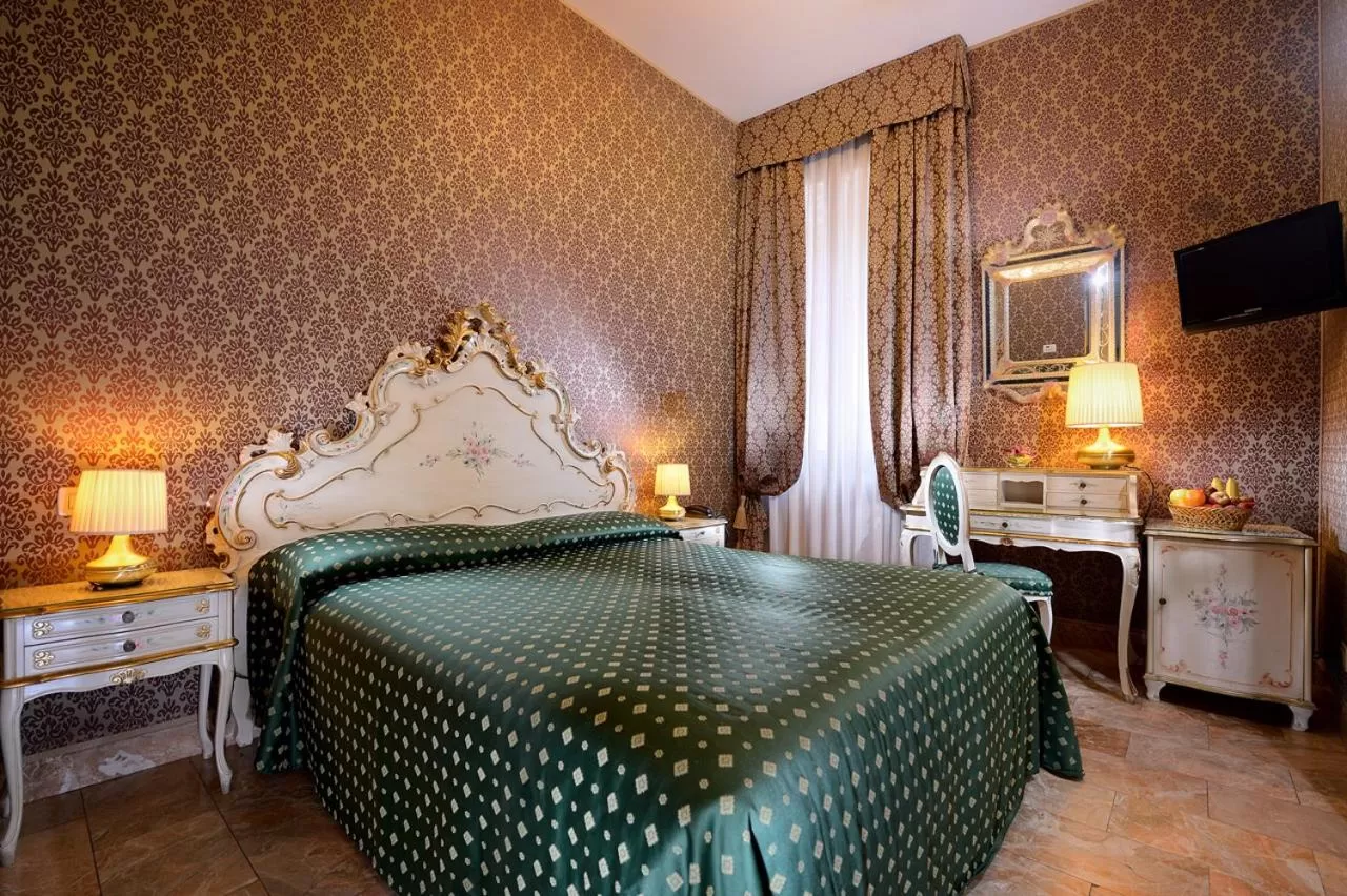 Classic Double or Twin Room in Hotel Canaletto