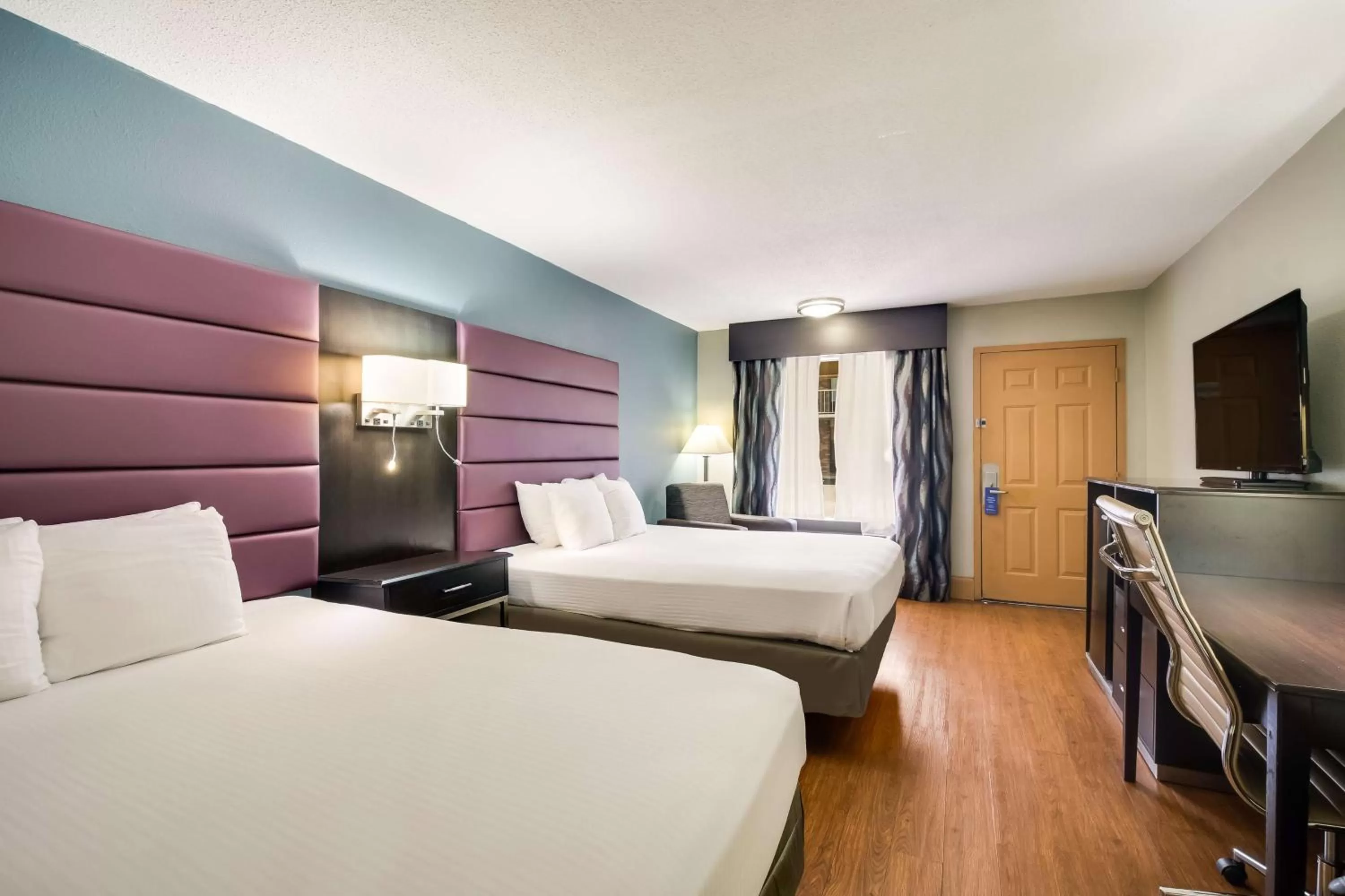 Queen Room with Two Queen Beds - Disability Access in Best Western Inn Winchester