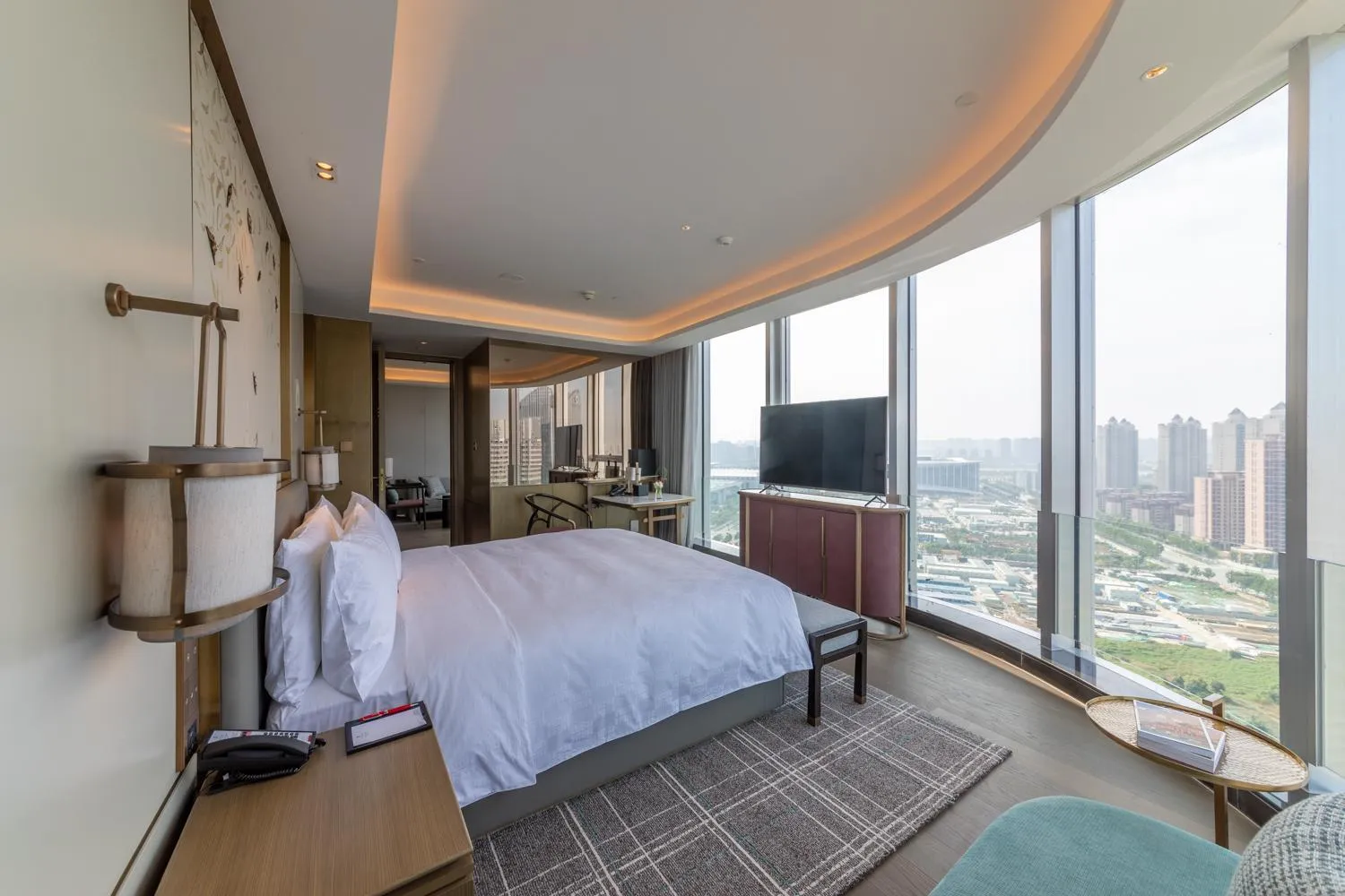 One-Bedroom Suite Lounge Access in HUALUXE Xi'an Chanba by IHG