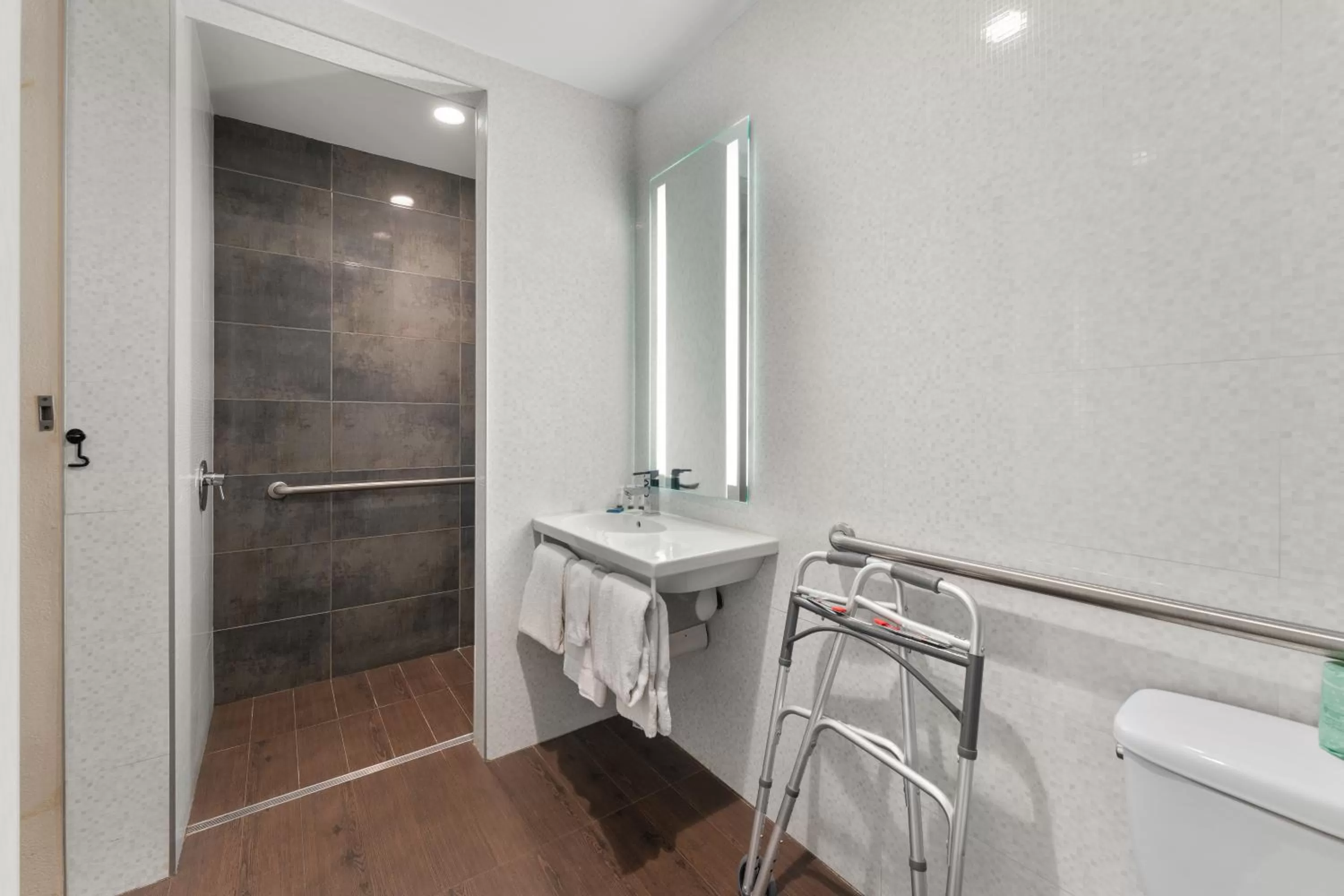 1 Queen Bed Accessible Non Smoking in Red Lion Inn & Suites Philadelphia