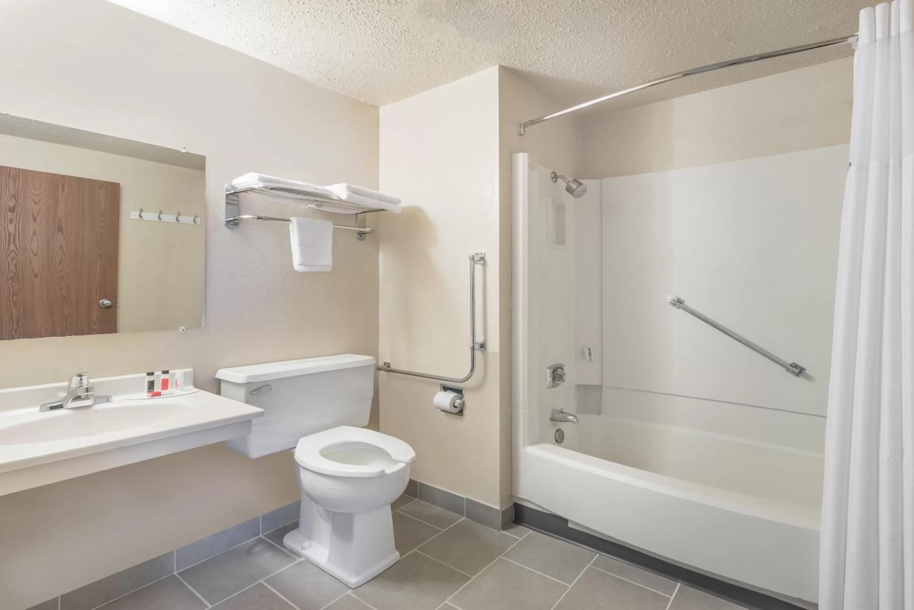 Queen Room with Mobility Access - Non-Smoking in Super 8 by Wyndham Devils Lake