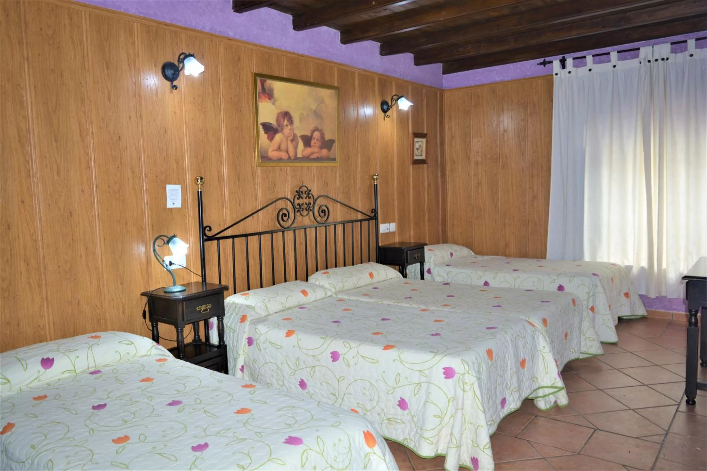 Family Room (2 Adults + 2 Children) in Hospedium Hotel Rural Soterraña