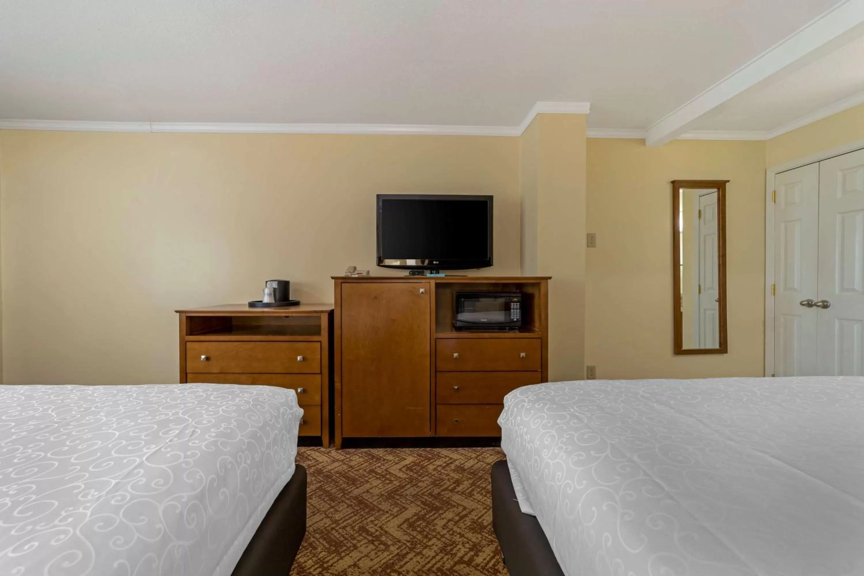 Queen Room with Two Queen Beds and City View in Best Western Plus Northwoods Inn