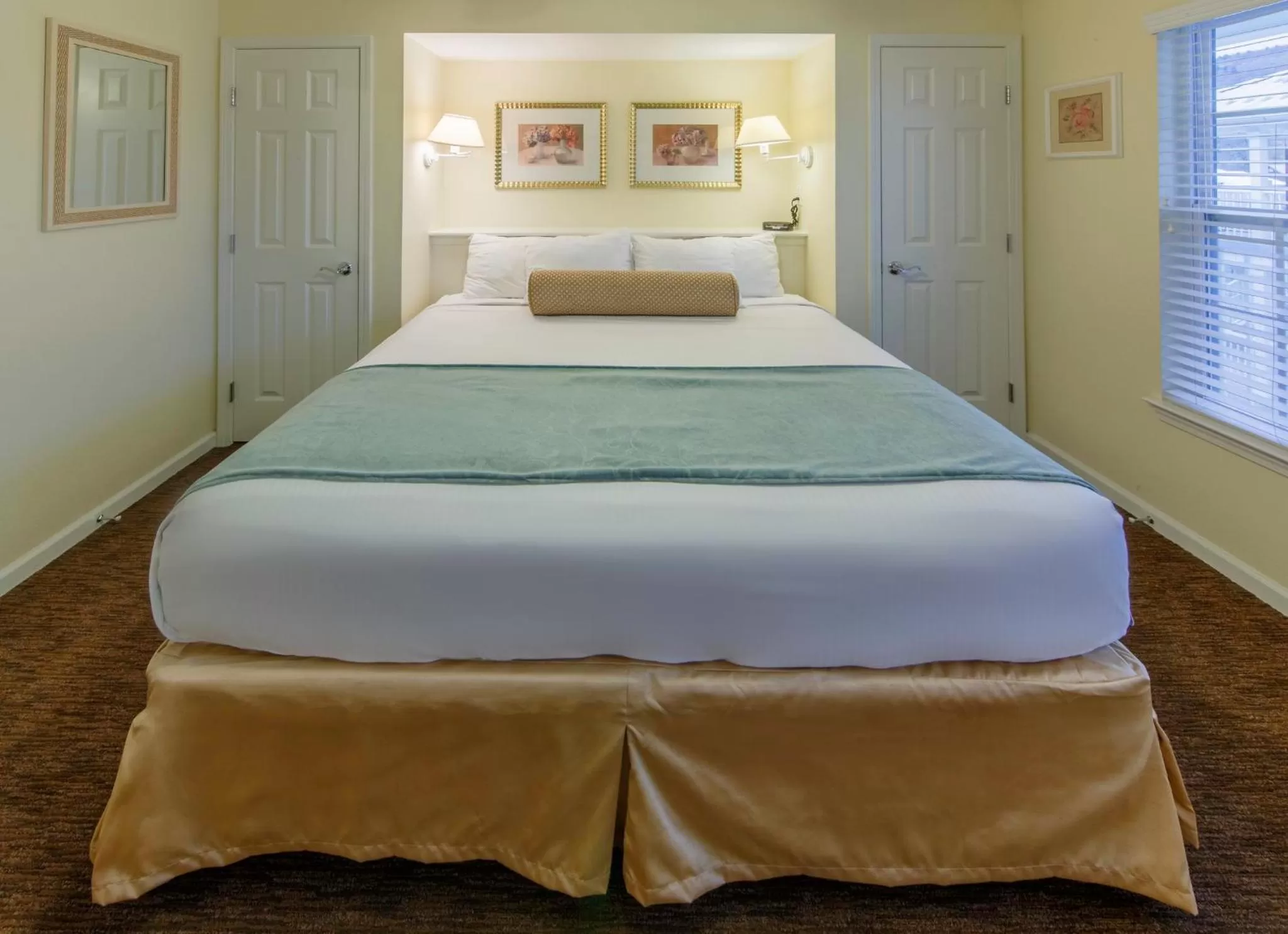 Two-Bedroom Grand Villa  in Holiday Inn Club Vacations Oak n Spruce Resort in the Berkshires