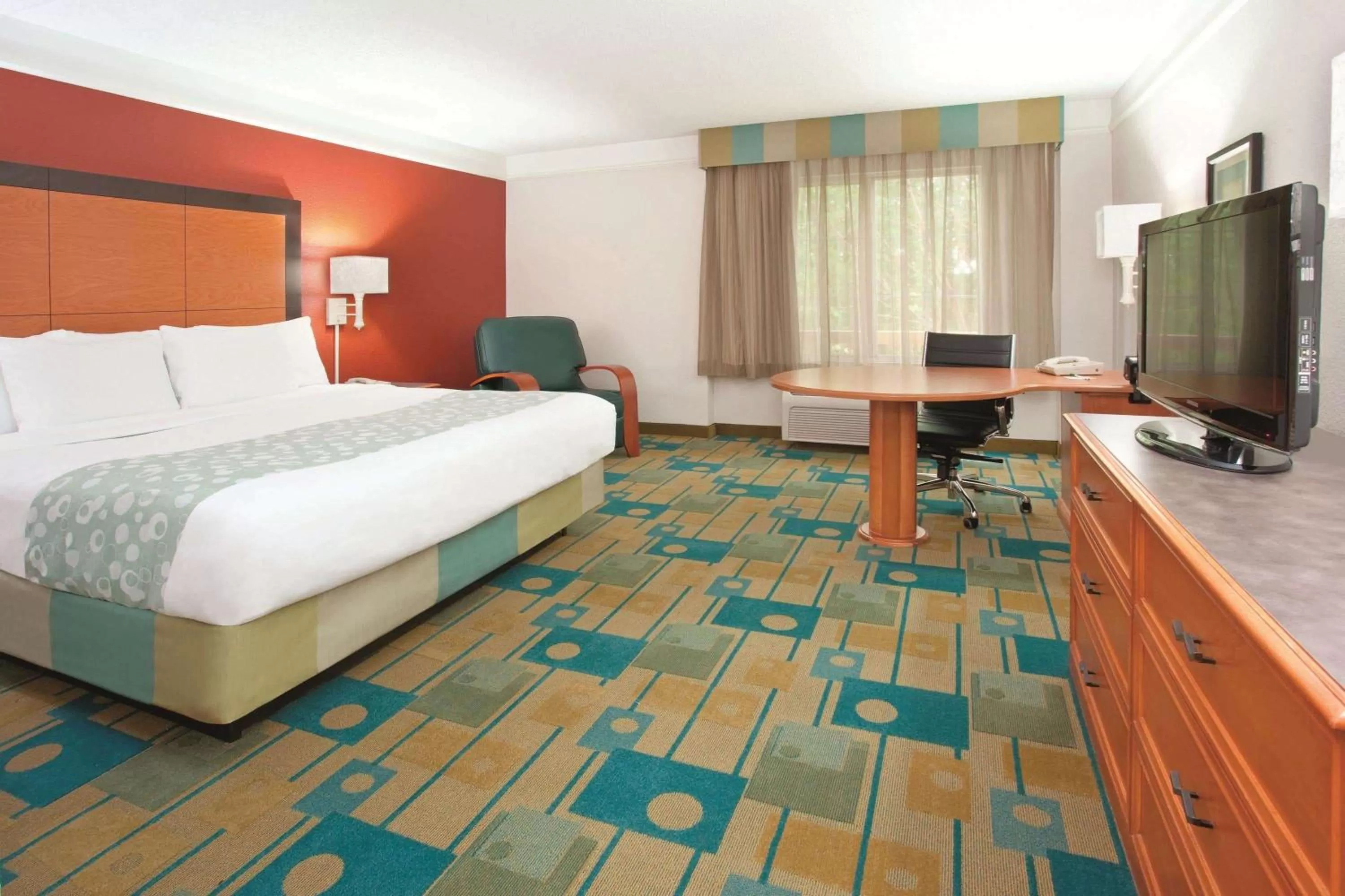 Deluxe King Room in La Quinta by Wyndham Colorado Springs South Airport