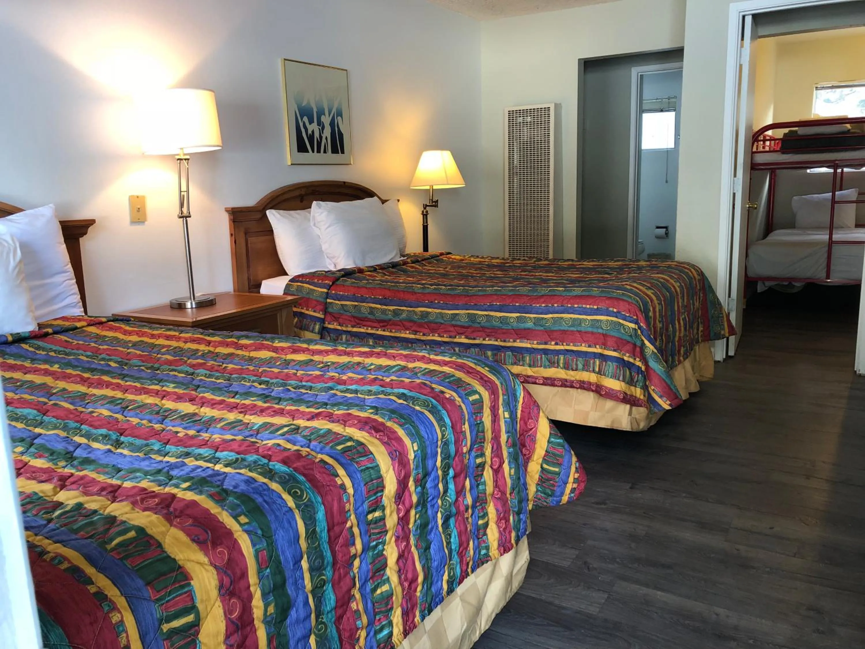Triple Room with three beds in Cedar Inn & Suites