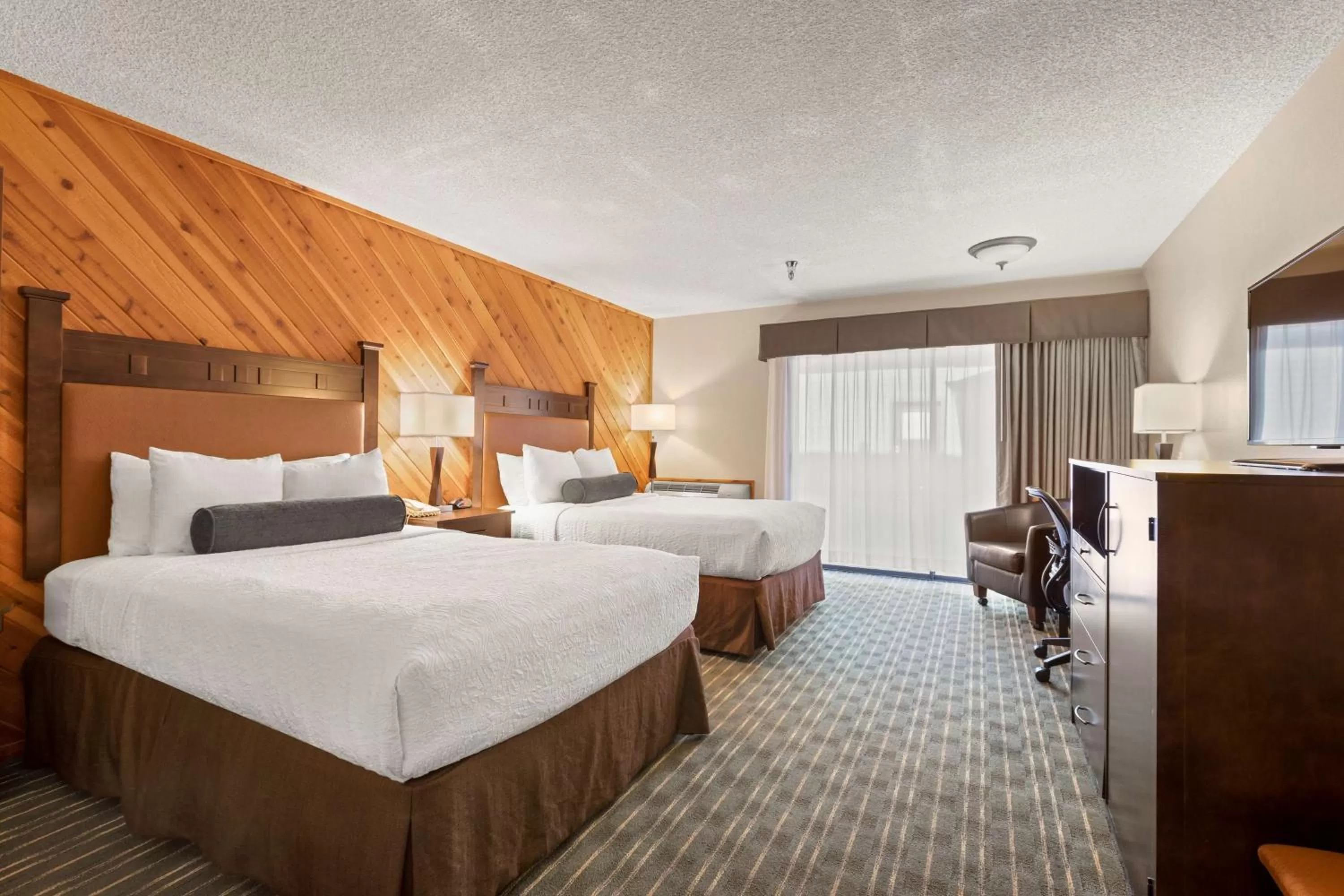 Queen Room with Two Queen Beds - Non-Smoking in Best Western Plus Tree House