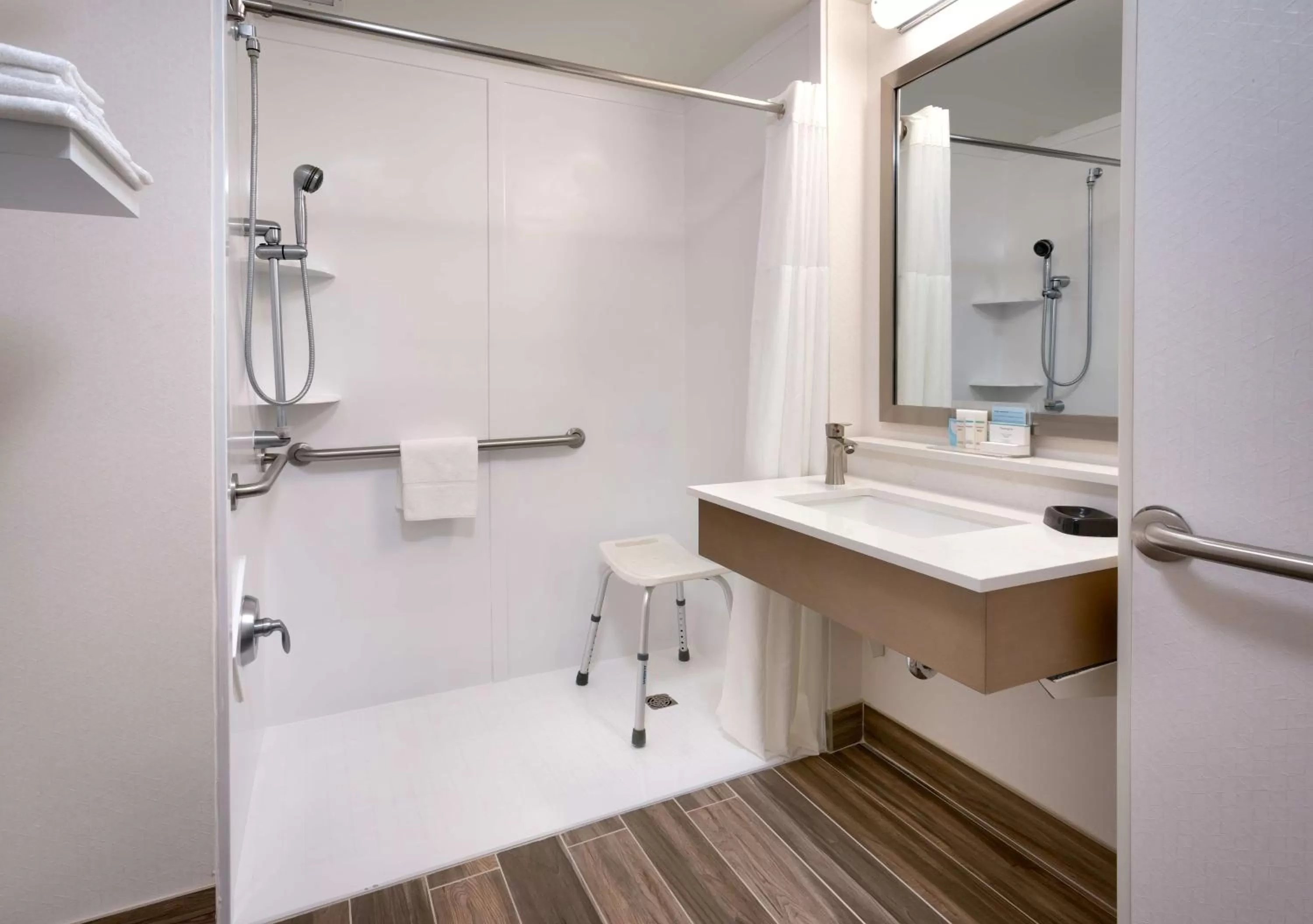 King Room Mobility/Hearing Accessible - Non-Smoking in Hampton Inn Tremonton