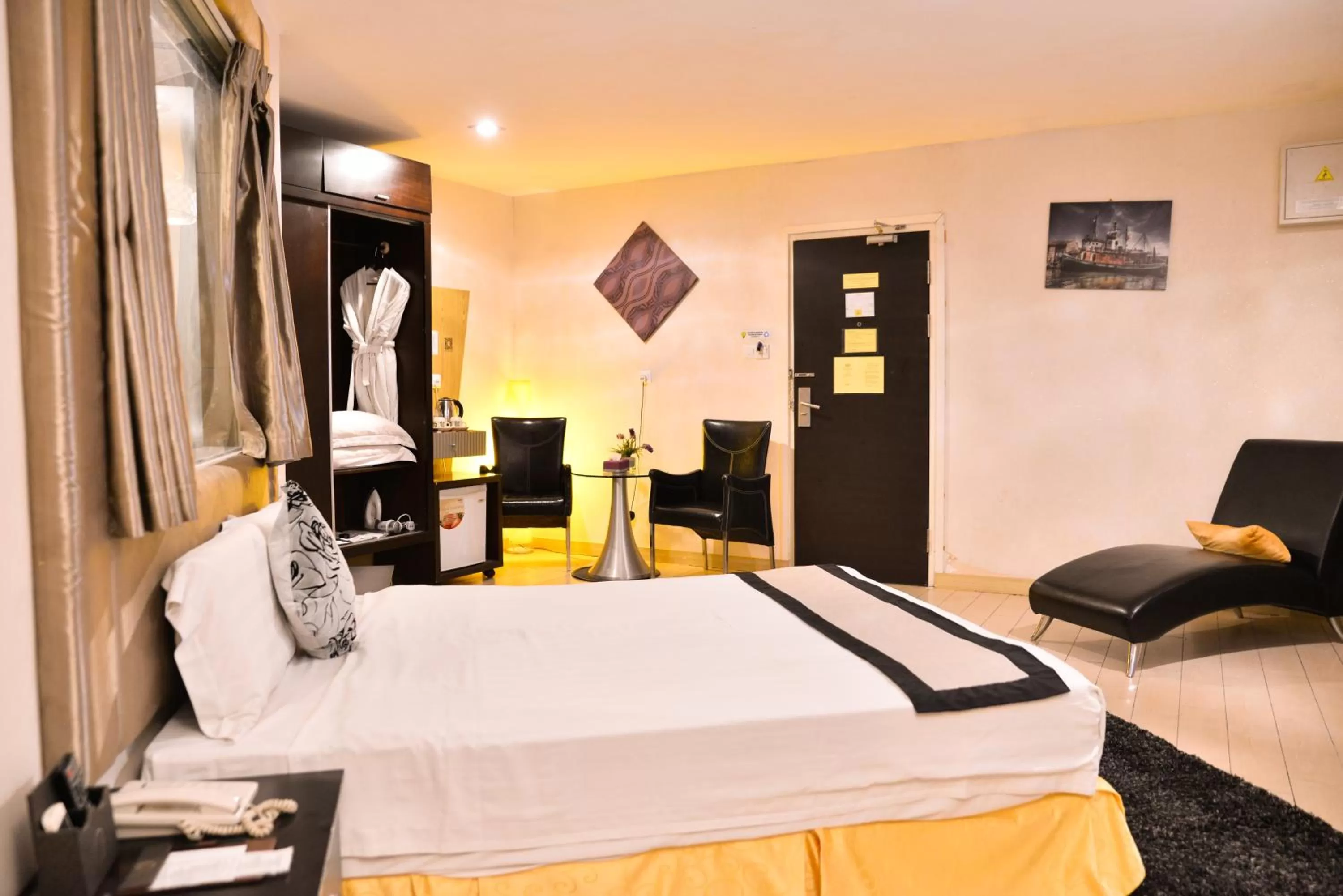 Executive Queen ( No Window ) in Shervinton Executive Boutique Hotel