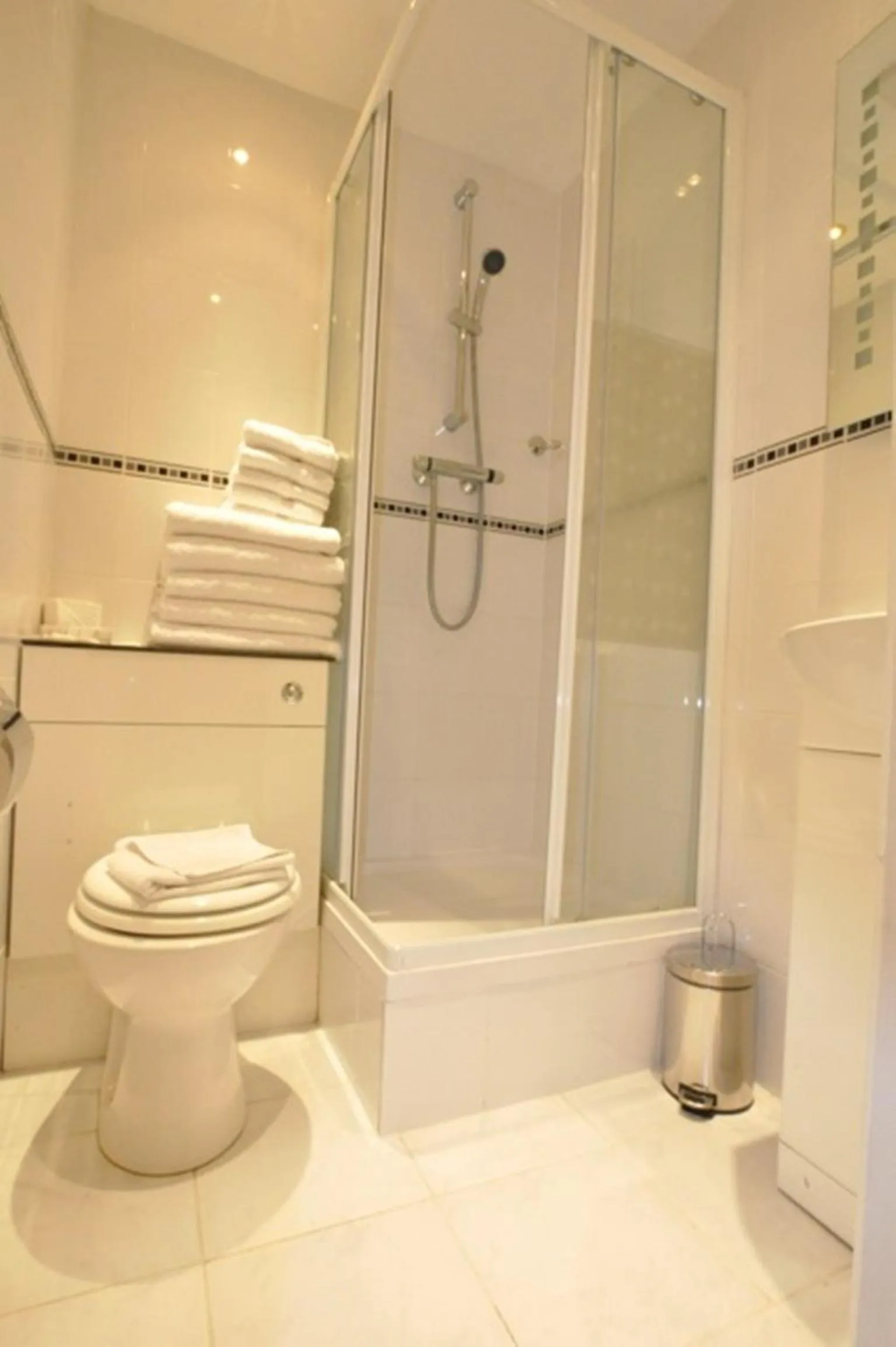 Quadruple Room (5 people) in Brunel Hotel