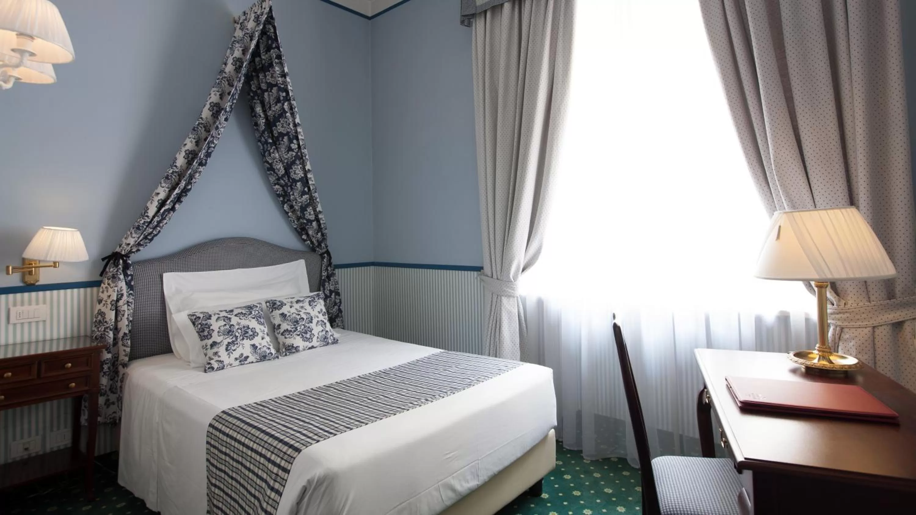 Classic Queen Room in Hotel Victoria & Iside Spa