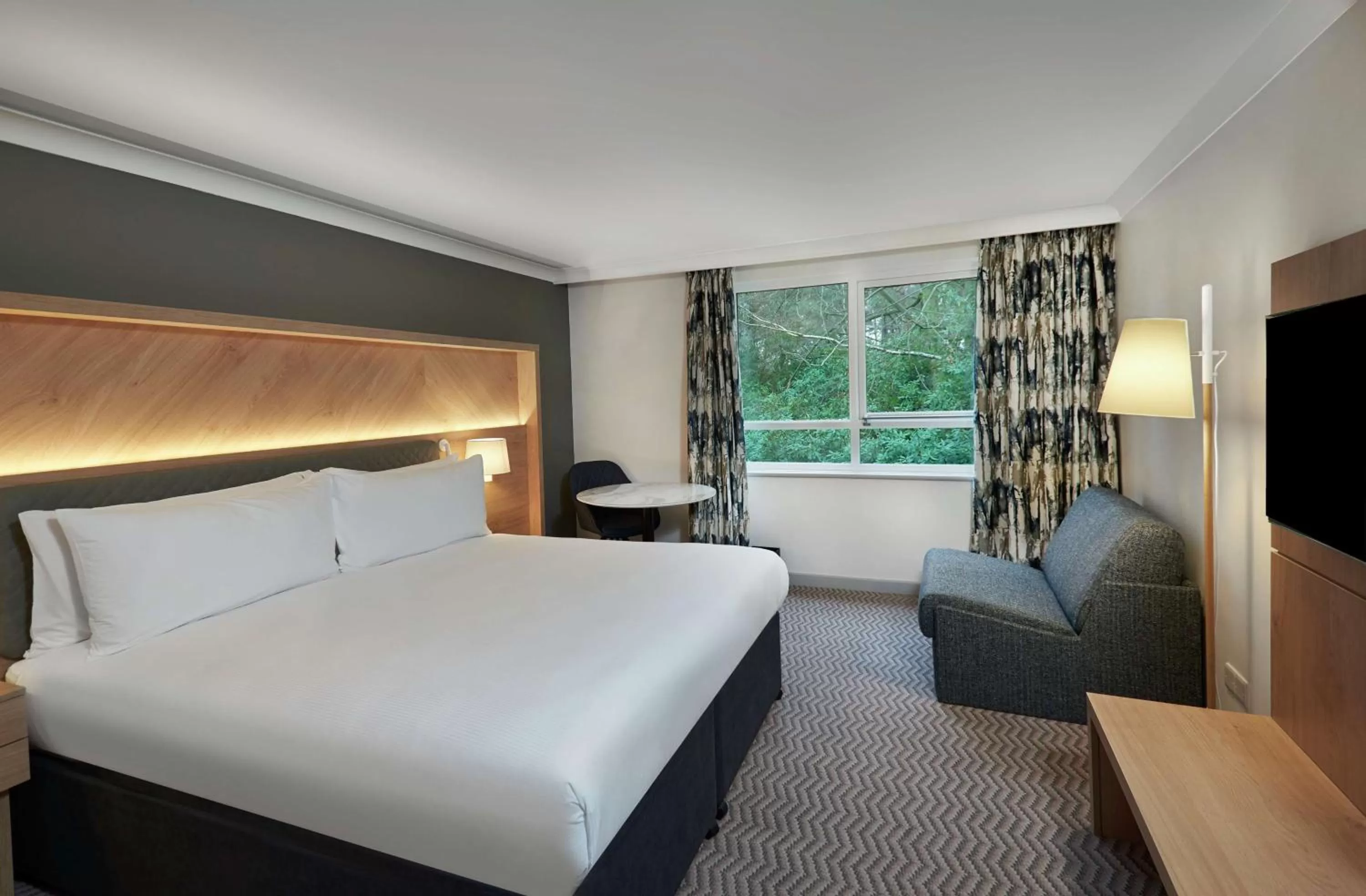 Deluxe King Room with Sofa Bed in Hilton Cobham