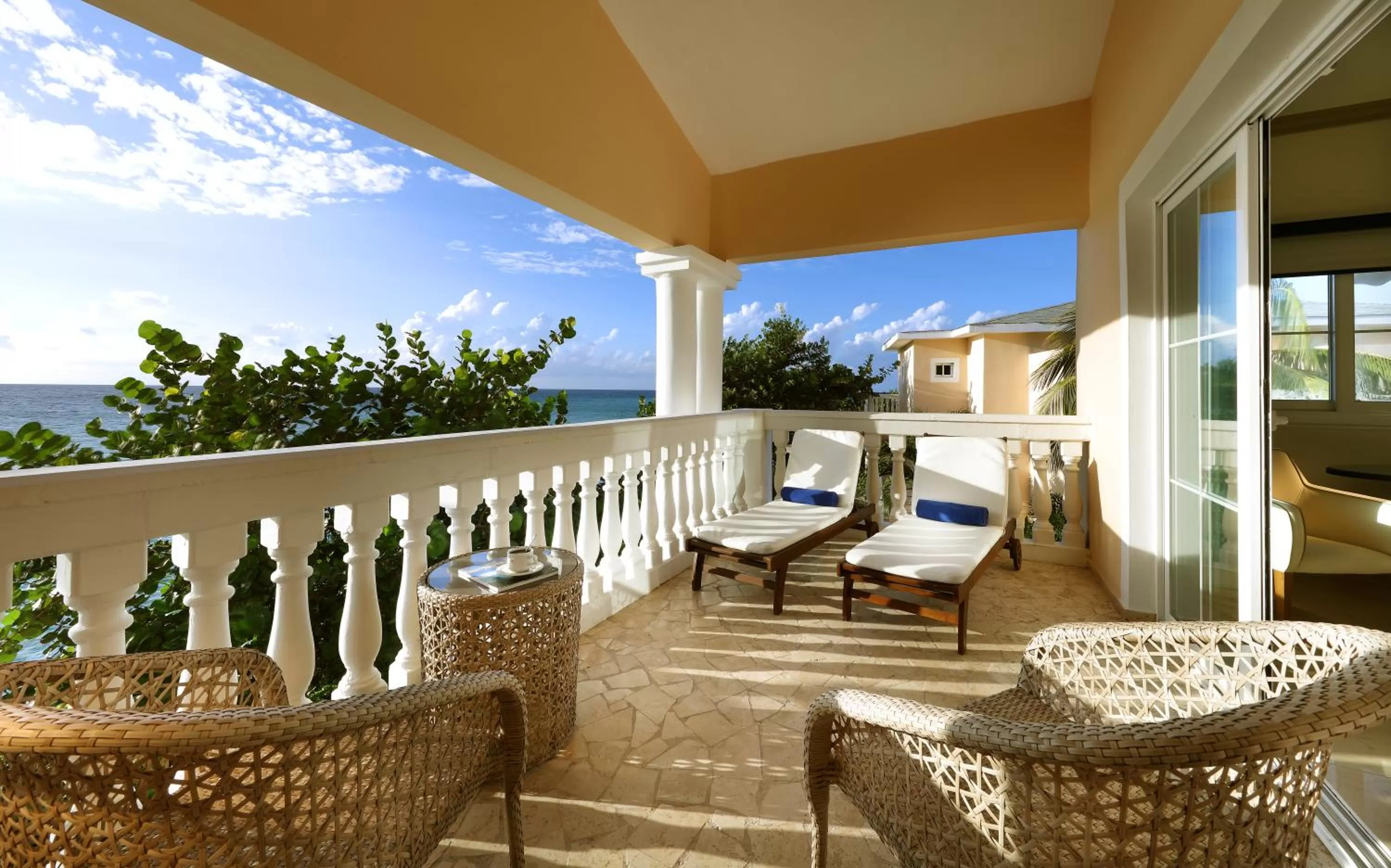 Junior Suite Beachfront Ocean View in Grand Palladium Lady Hamilton Resort & Spa - All Inclusive