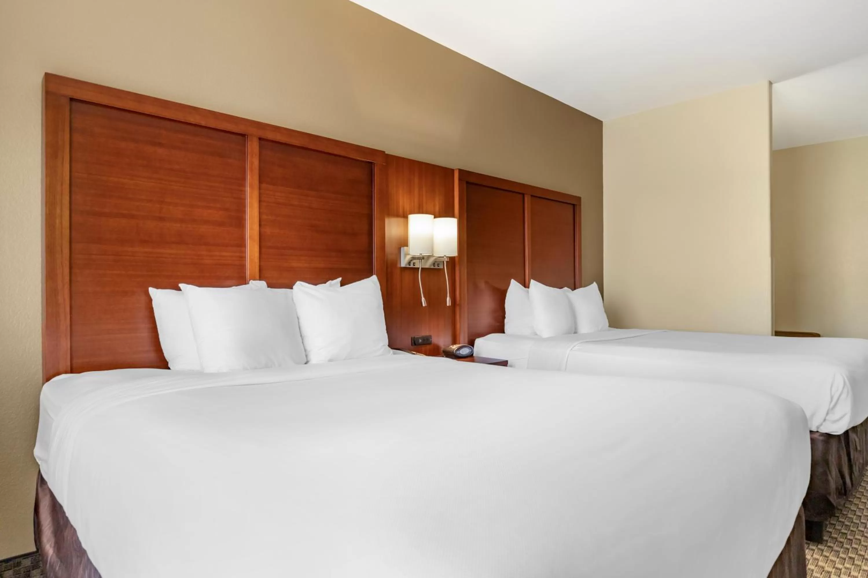Queen Suite with Two Queen Beds - Non-Smoking in Comfort Suites Medical Center near Six Flags