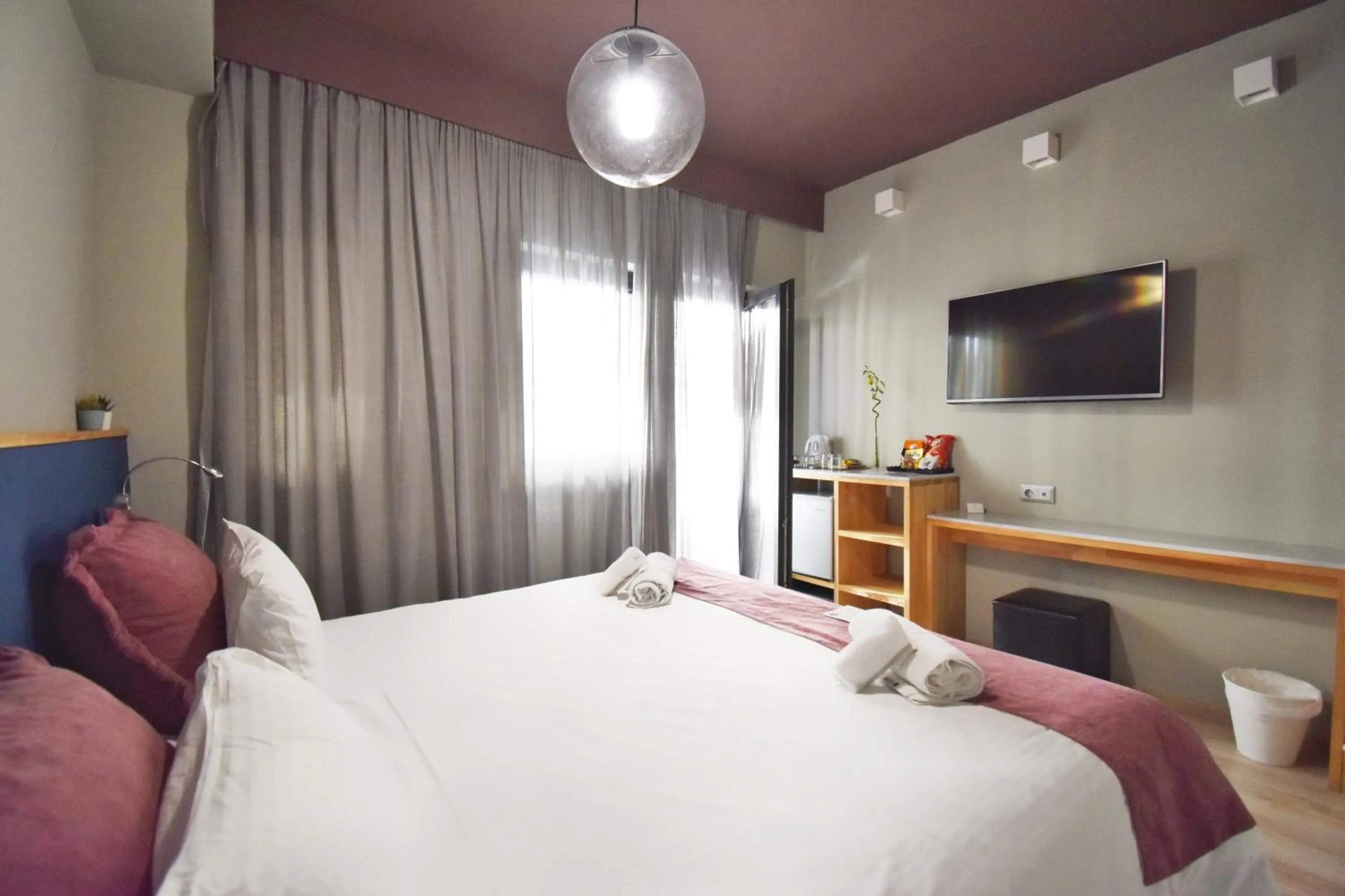 Deluxe Double or Twin Room with Balcony in Be My Guest Athens