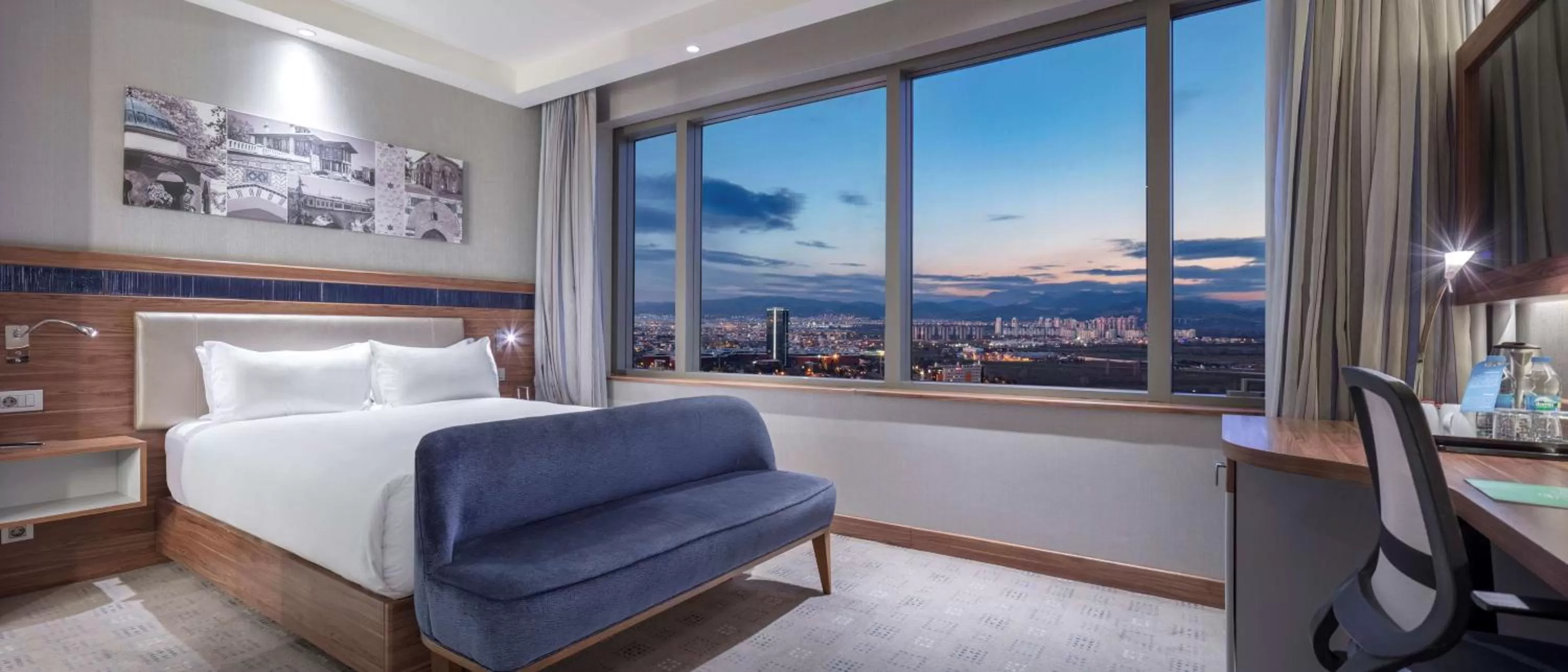 Queen Accessible Room NS in Hampton By Hilton Bursa