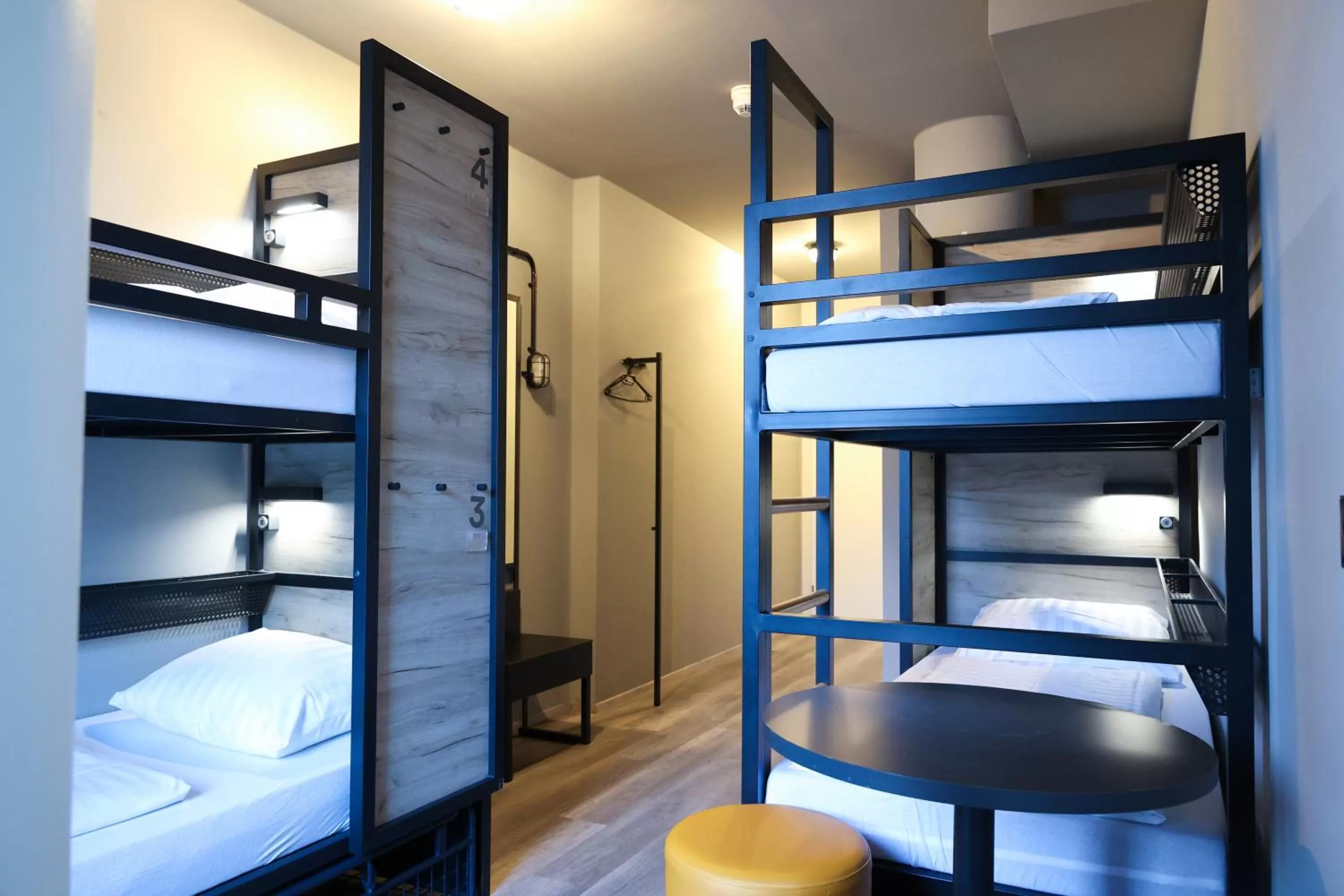 Bedroom, Bed in a&o Köln Neumarkt