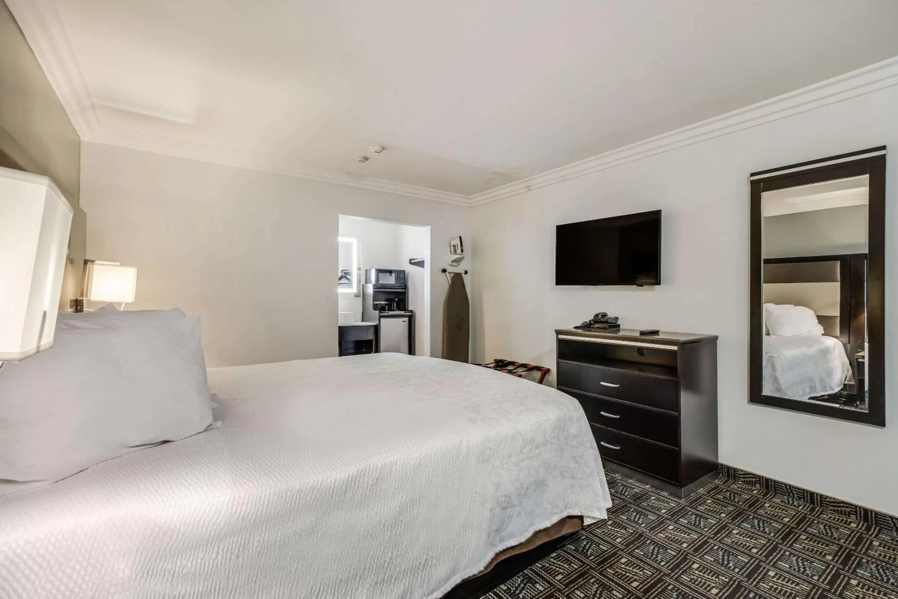 Standard King Room - Non-Smoking  in Rodeway Inn Temecula