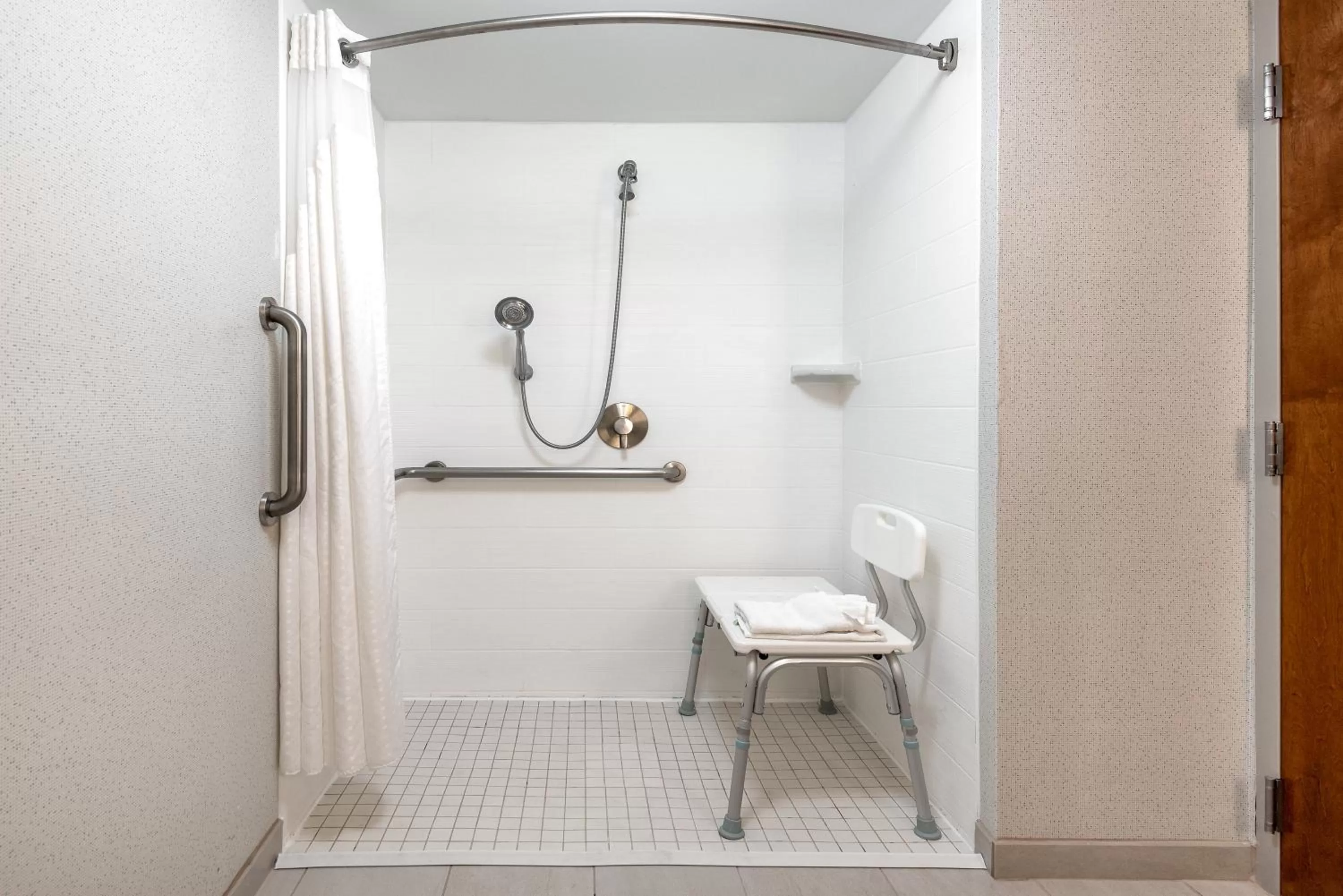 Standard King Room with Roll-in Shower - Mobility Accessible in Holiday Inn Express Chapel Hill by IHG