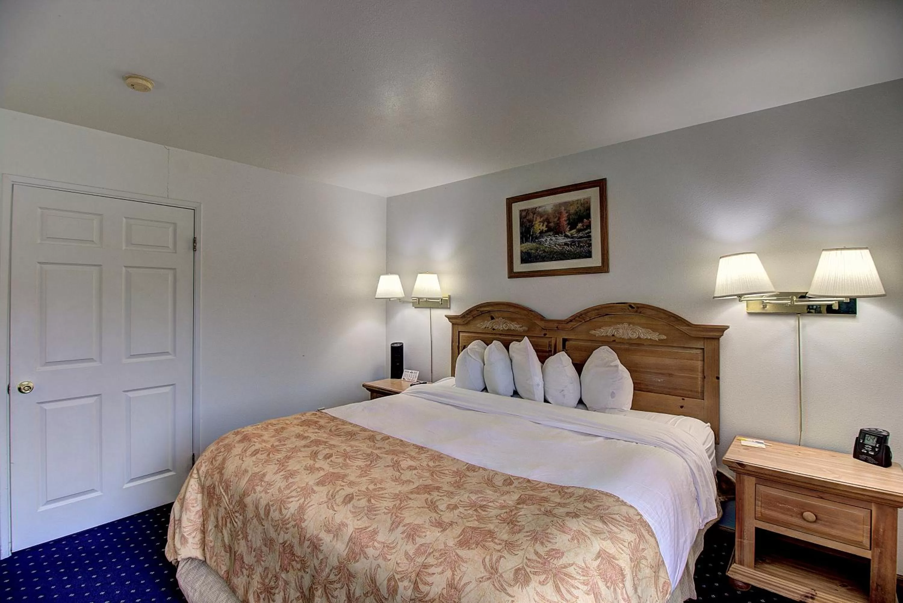 Queen Room - Accesible/Non-Smoking in Days Inn & Suites by Wyndham Lolo