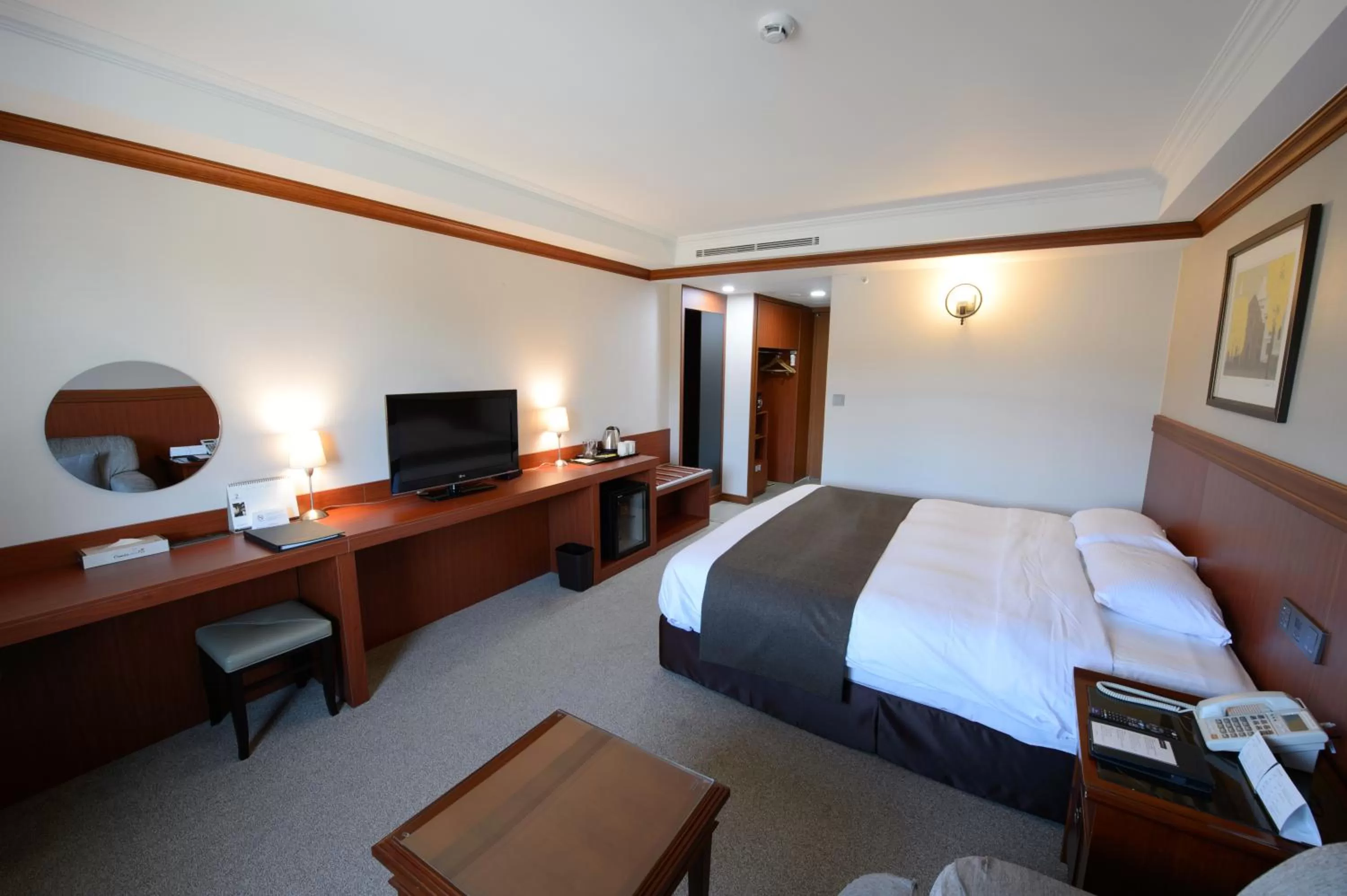 Superior Double Room with Mountain View in Commodore Hotel Gyeongju