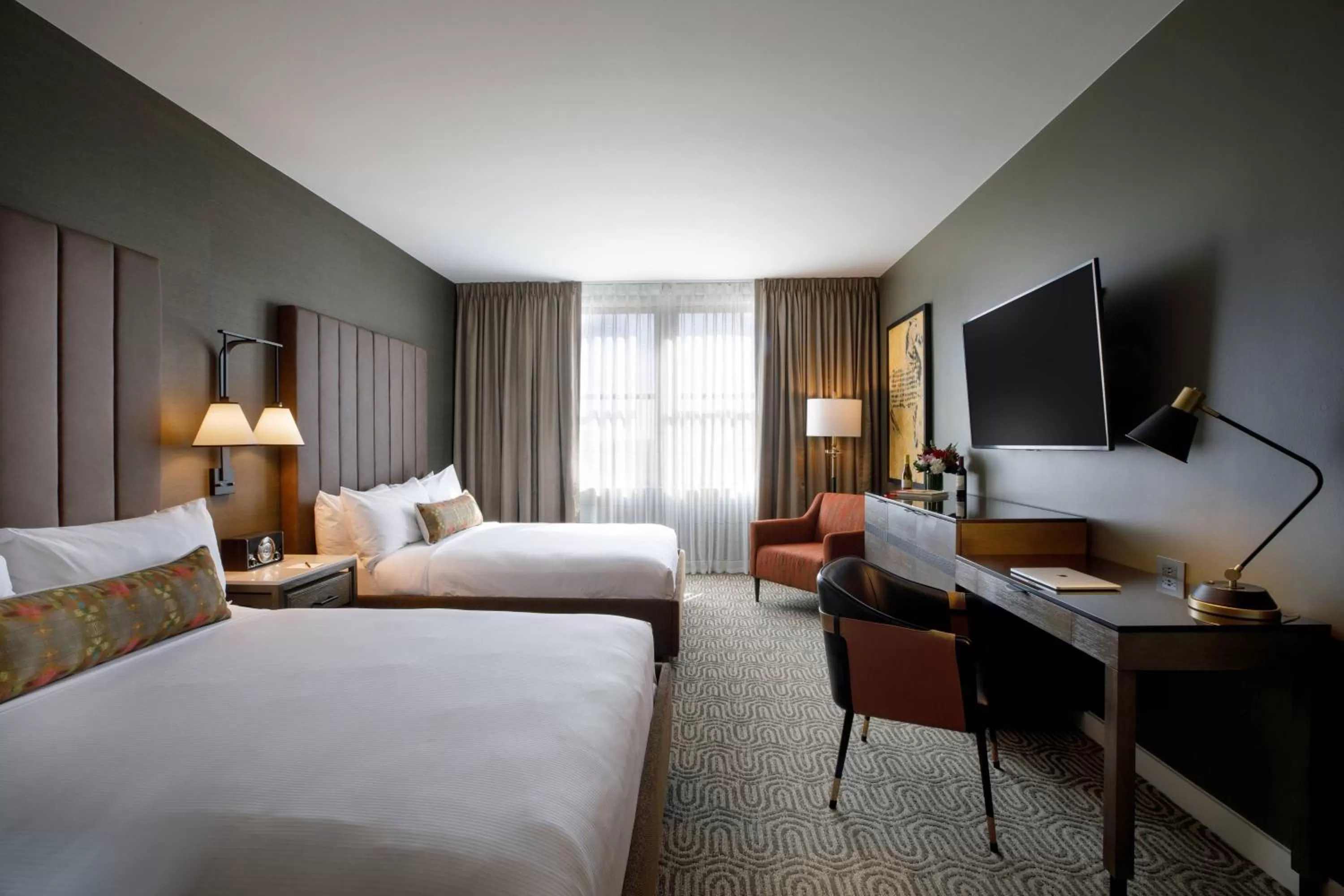 Deluxe Queen Room with Two Queen Beds - Hearing Accessible in Hotel Vin, Autograph Collection