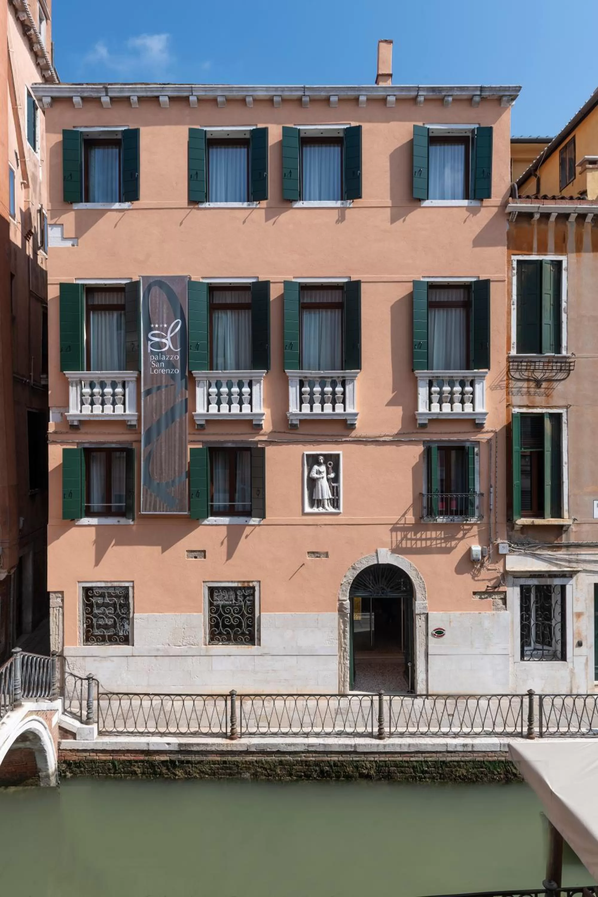 Property building in Palazzo San Lorenzo