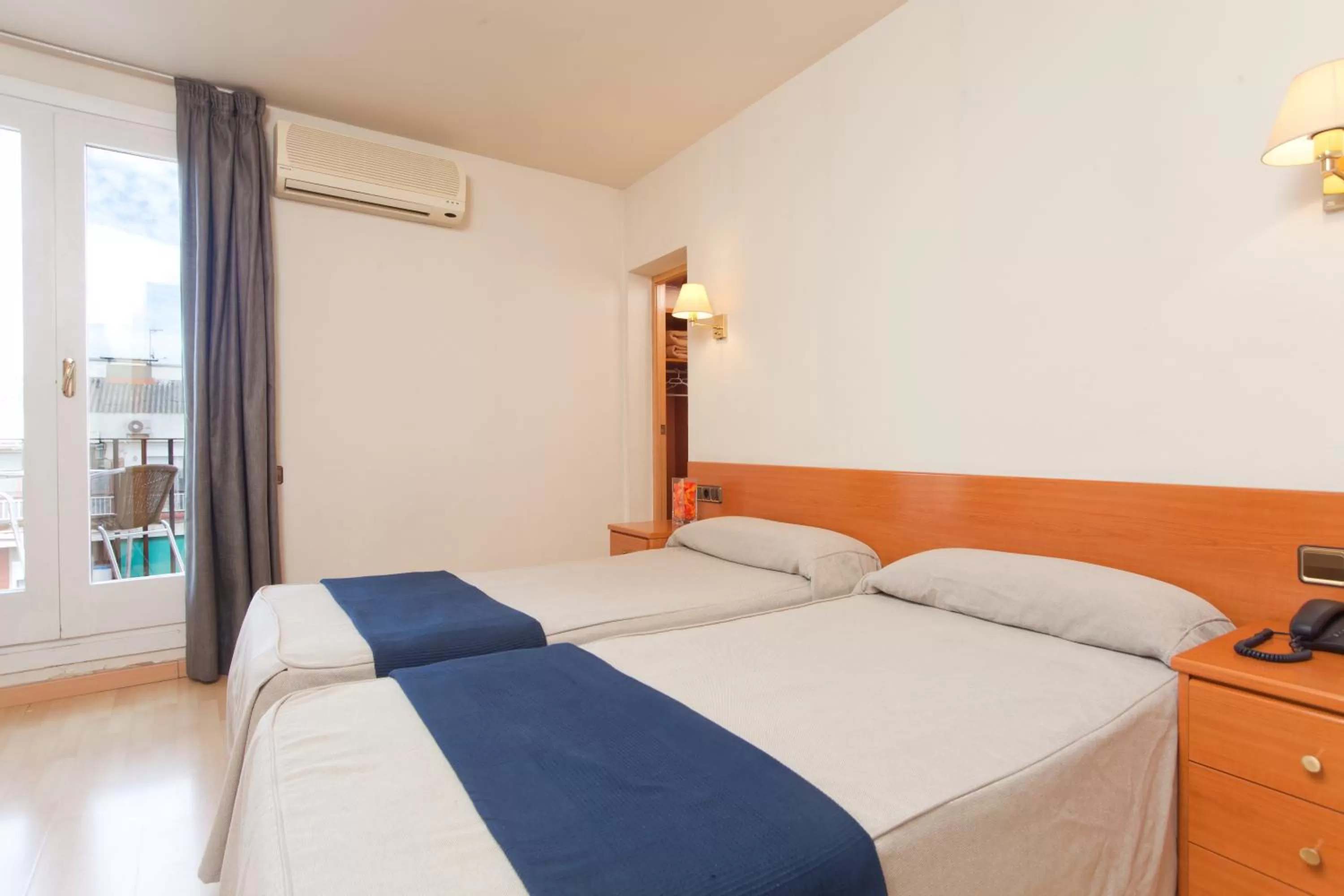 Twin Room with Terrace in Hotel Everest