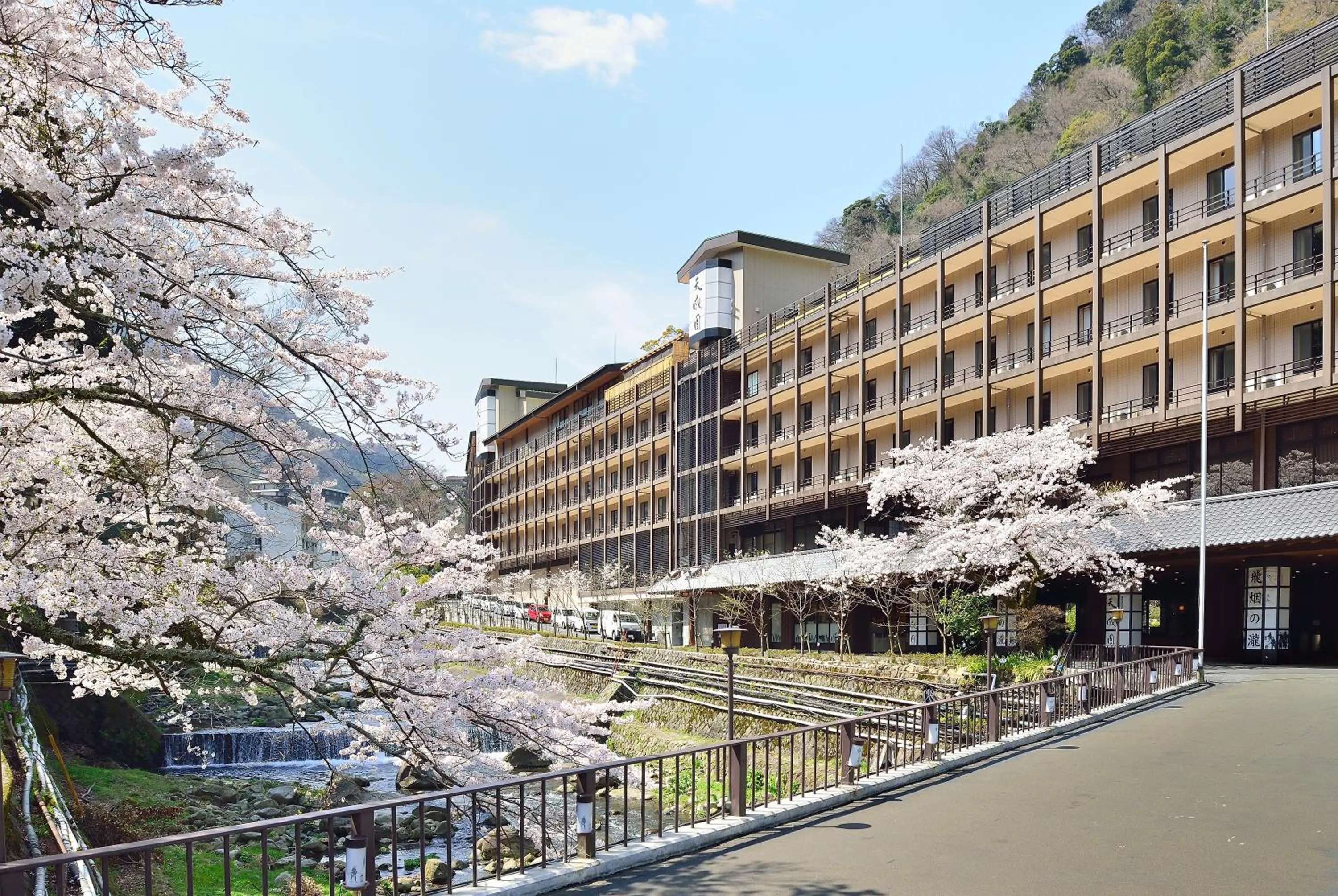 Property building in Tenseien