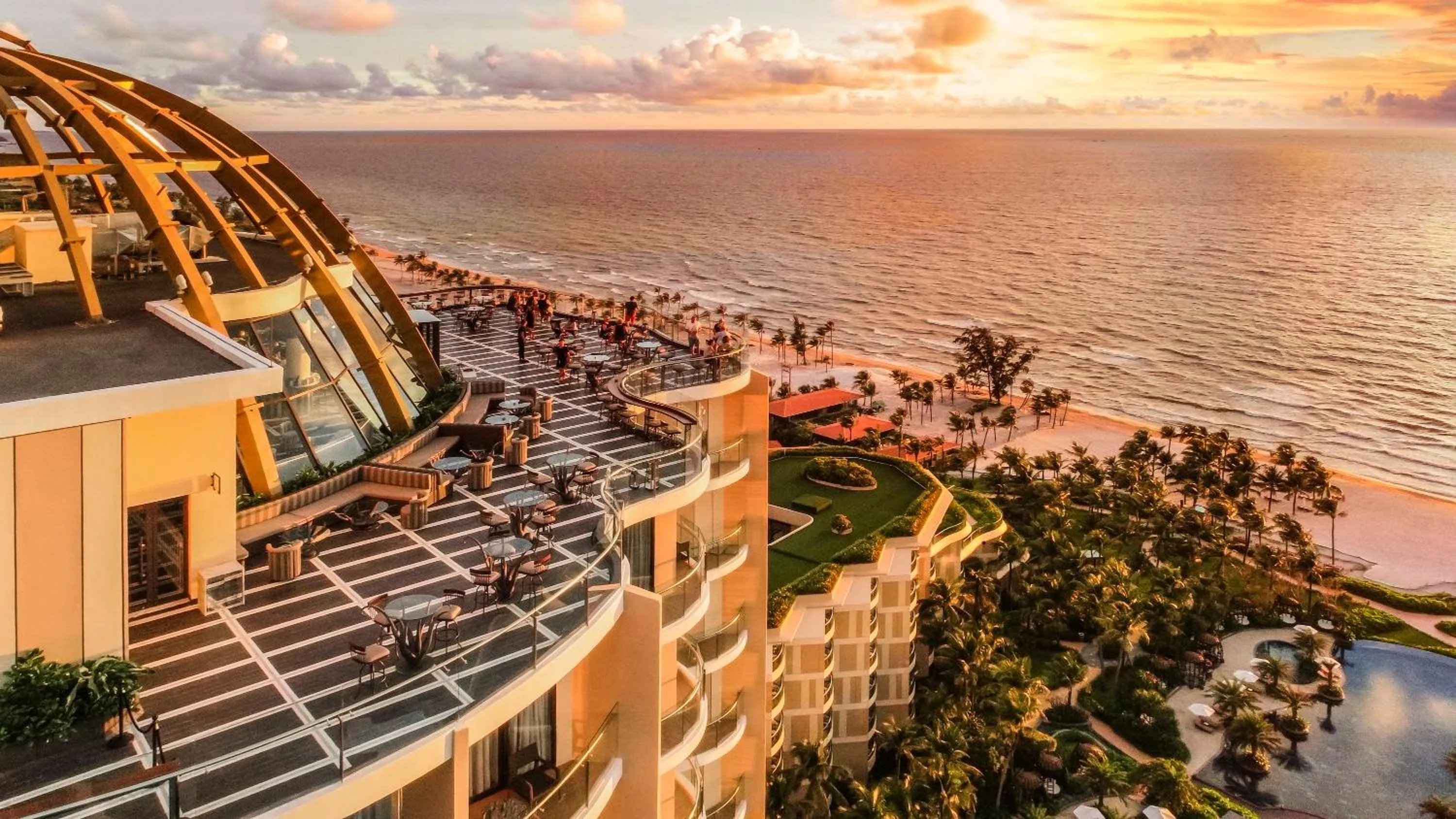 Lounge or bar in InterContinental Phu Quoc Long Beach Resort by IHG