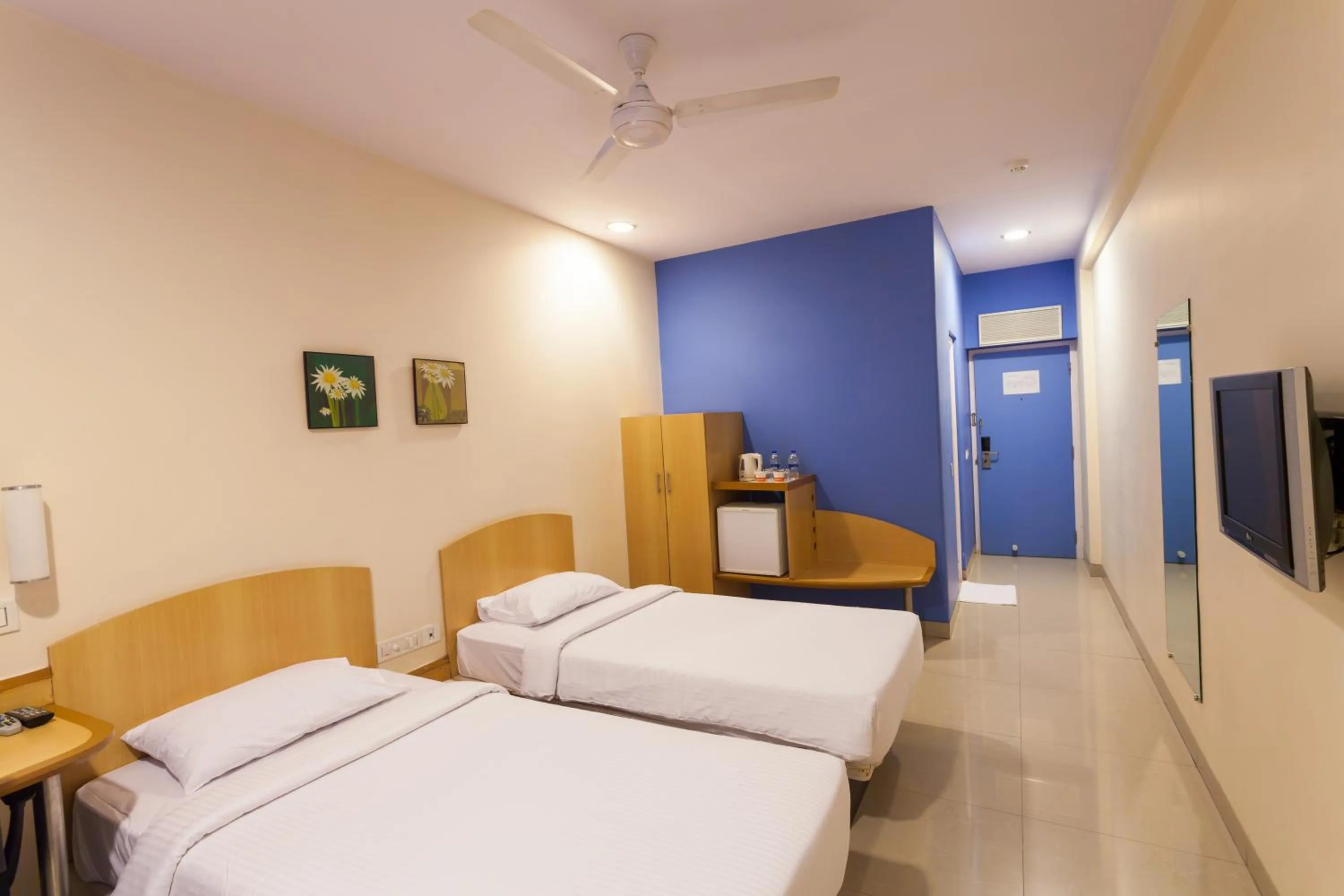 Twin Room - single occupancy in Ginger Nashik