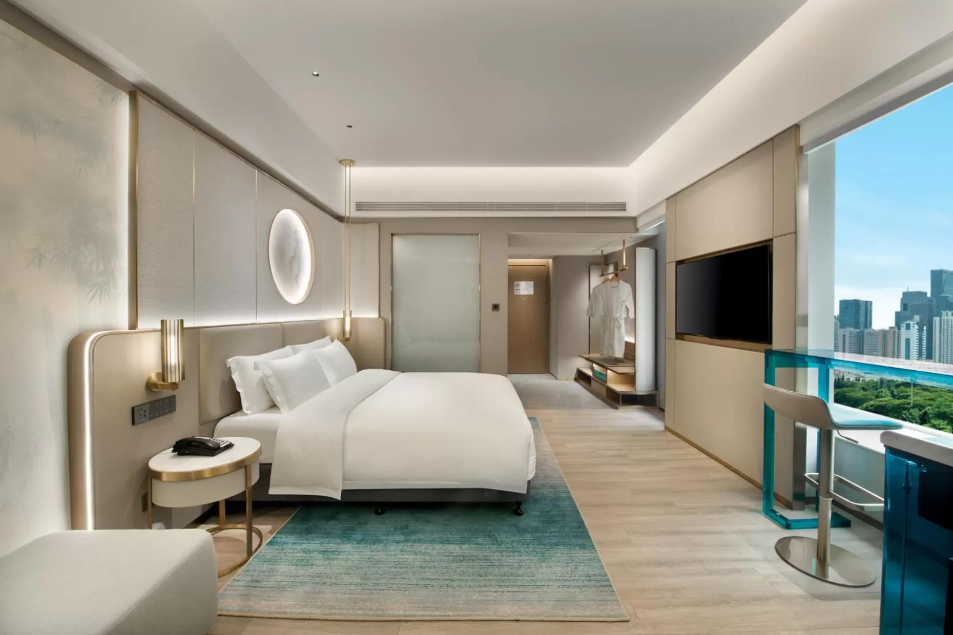 Executive Queen Room with Club Floor Benefit and 1 Breakfast in Grand Skylight Garden Hotel Shenzhen Tianmian City Building