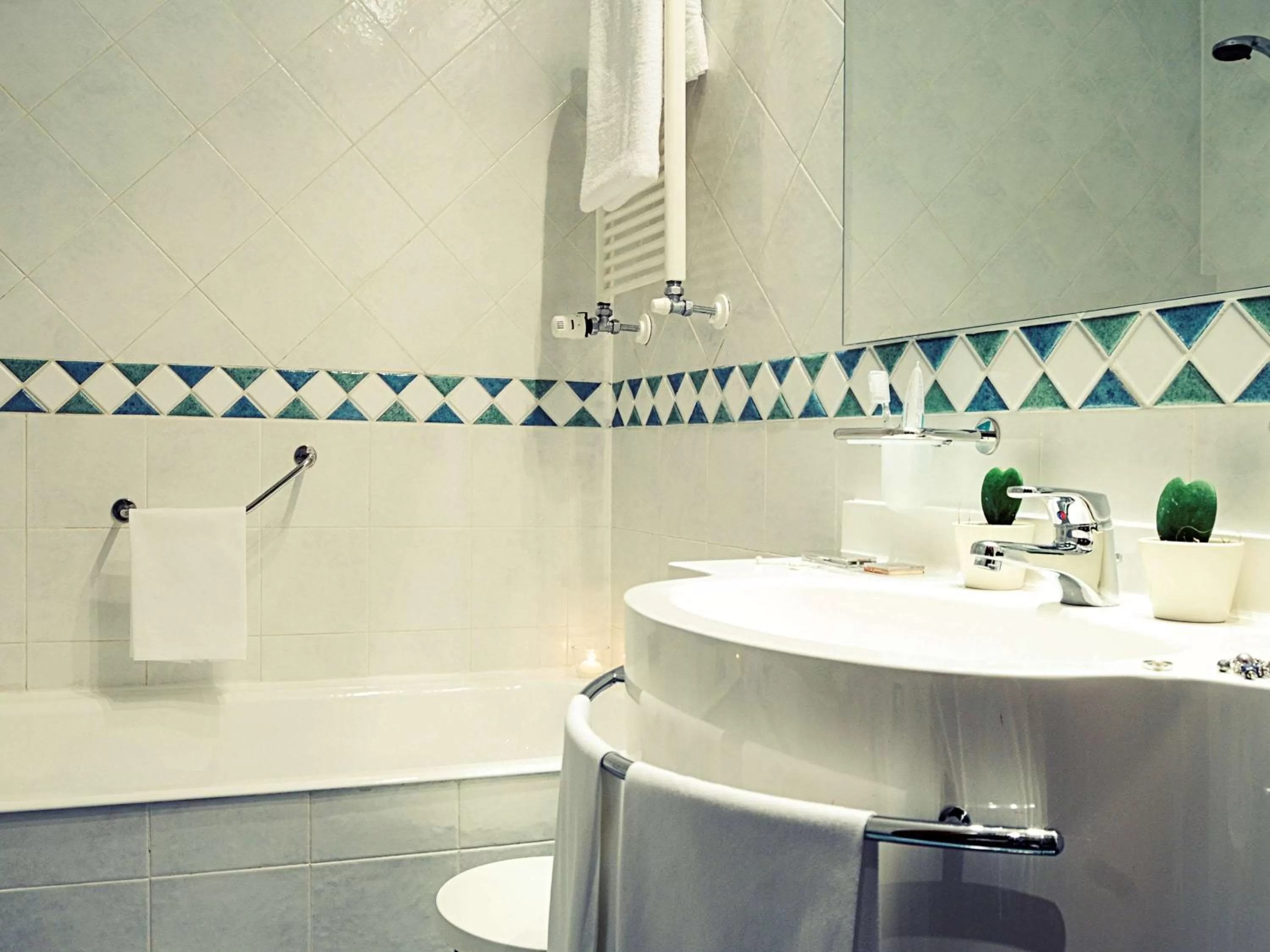 Superior Room with 1 Double Bed in Mercure Genova San Biagio