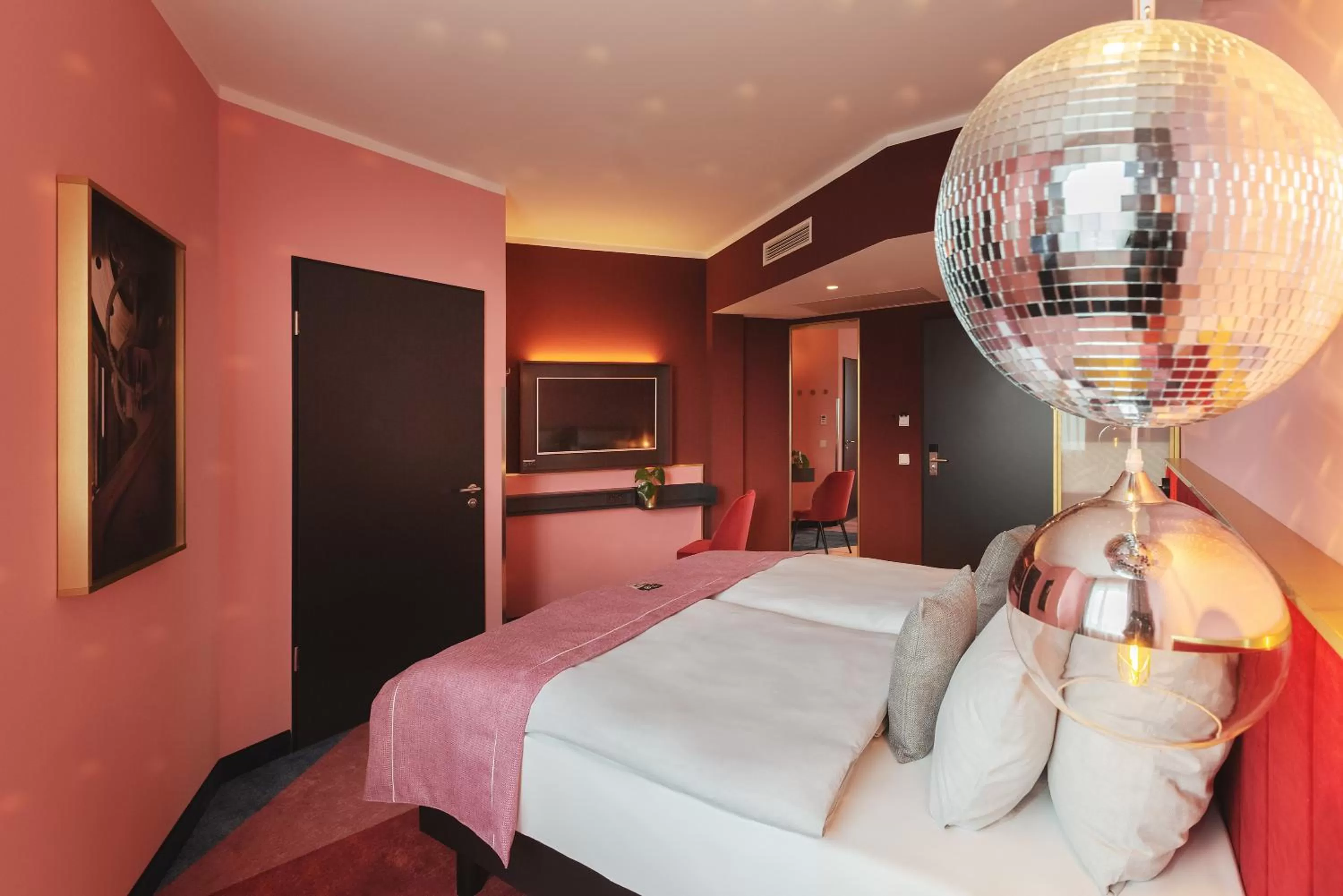 Photo of the whole room, Bed in Holiday Inn - the niu, Loco Munich North by IHG
