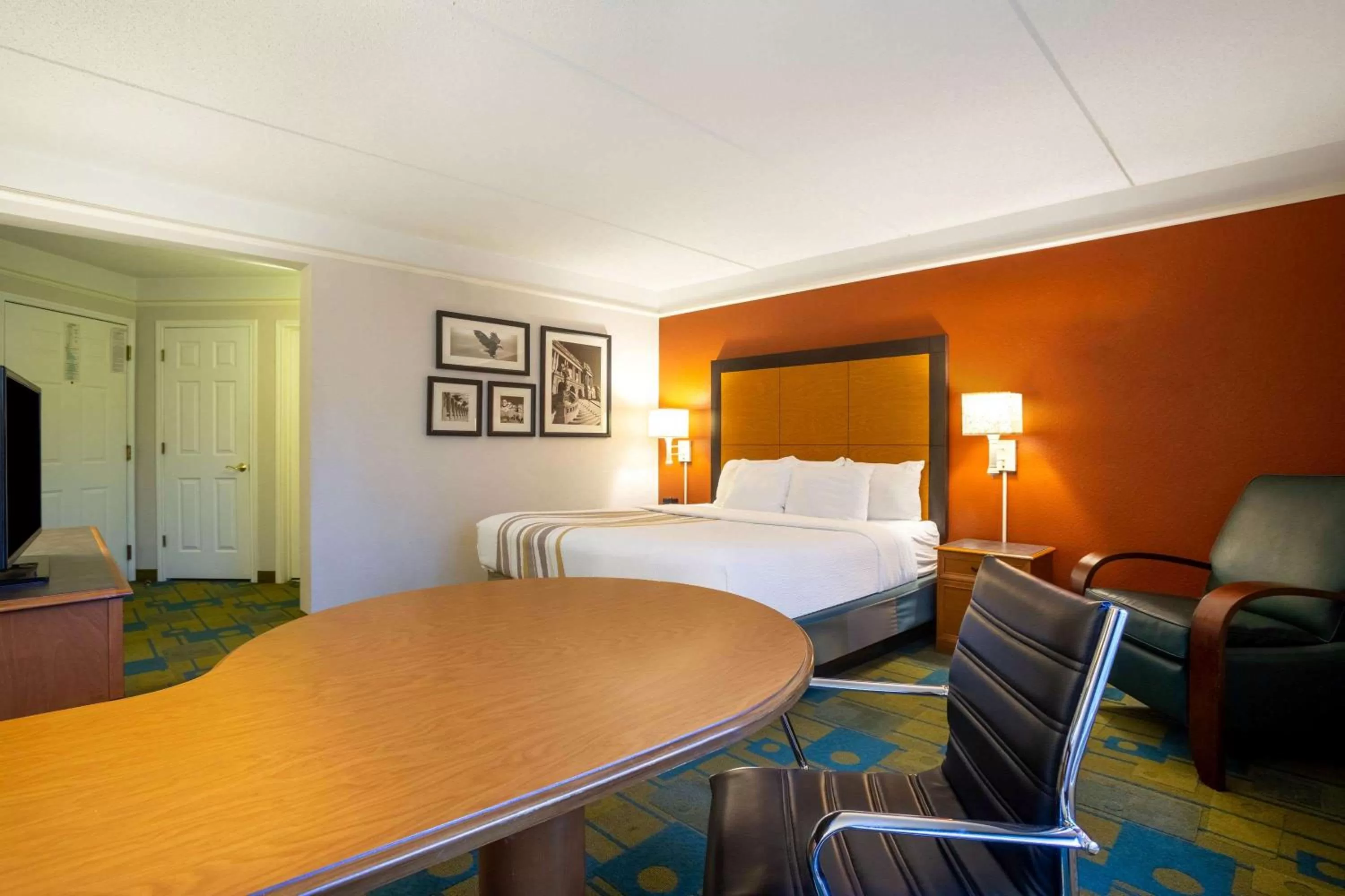 Deluxe King Room - Non-Smoking in La Quinta by Wyndham Charlotte Airport South
