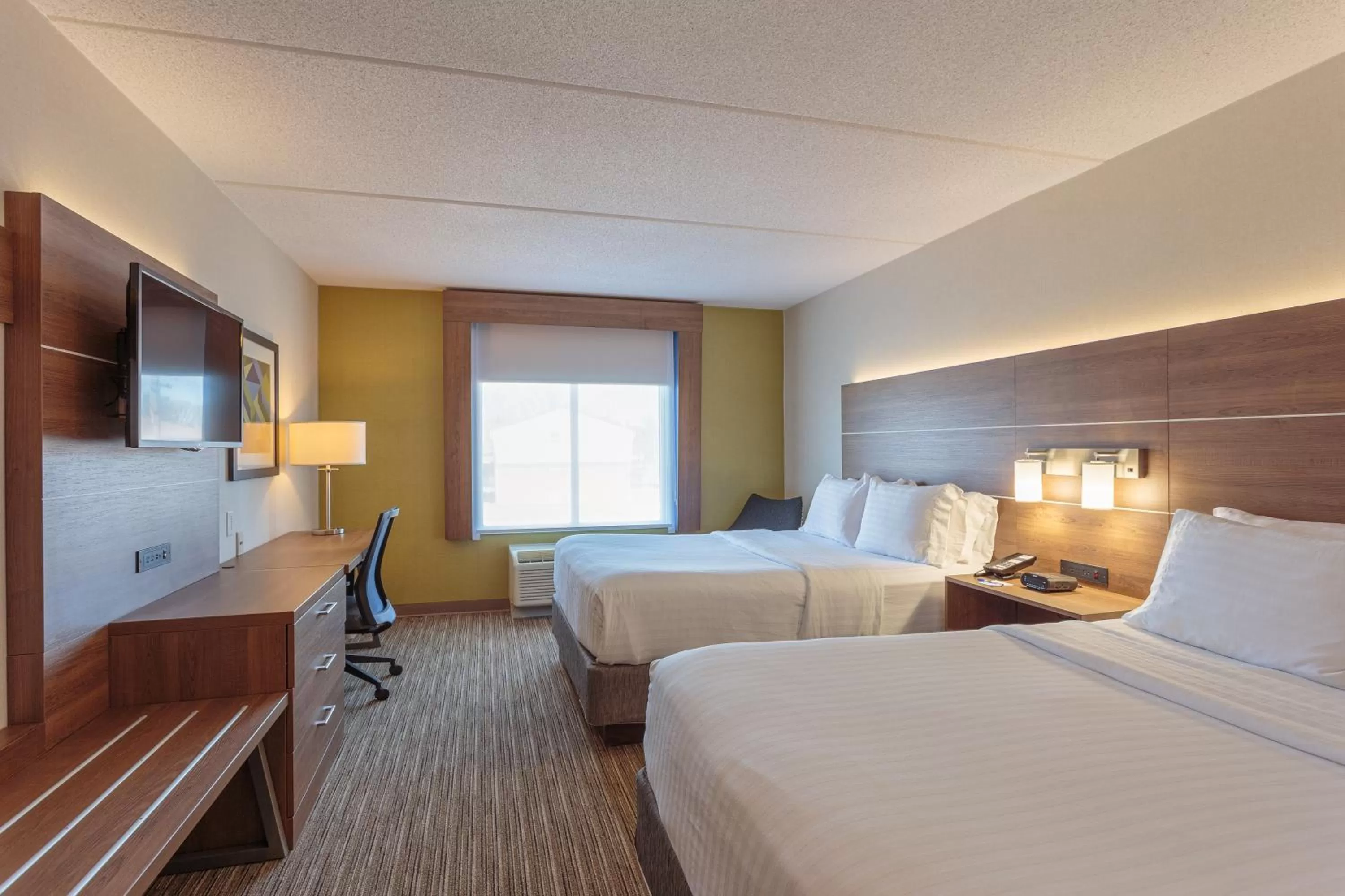 Standard Queen Room with Pool Access in Holiday Inn Express & Suites - Belleville by IHG