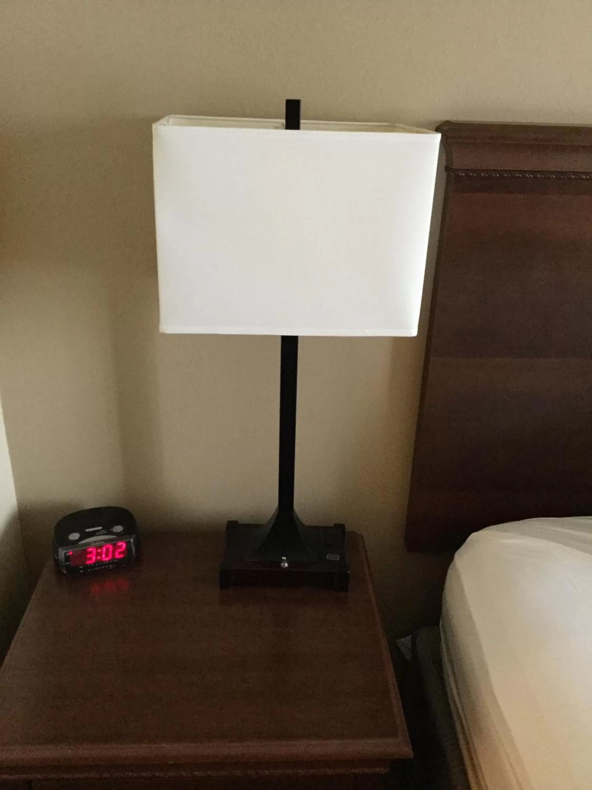 Queen Room in Country Inn & Suites by Radisson, Owatonna, MN