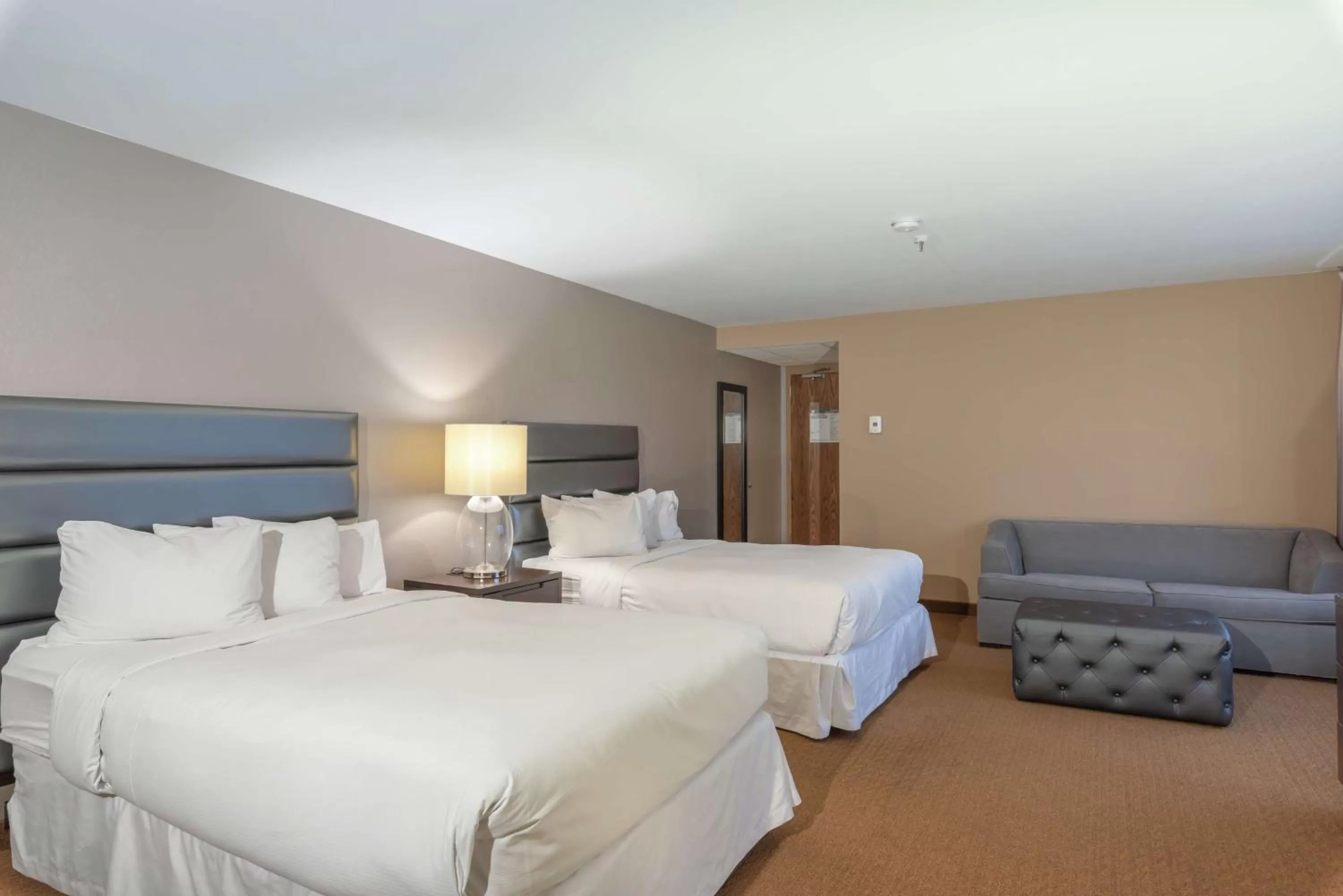 Corner Double Room with Two Double Beds  in DoubleTree by Hilton Bloomington Minneapolis South