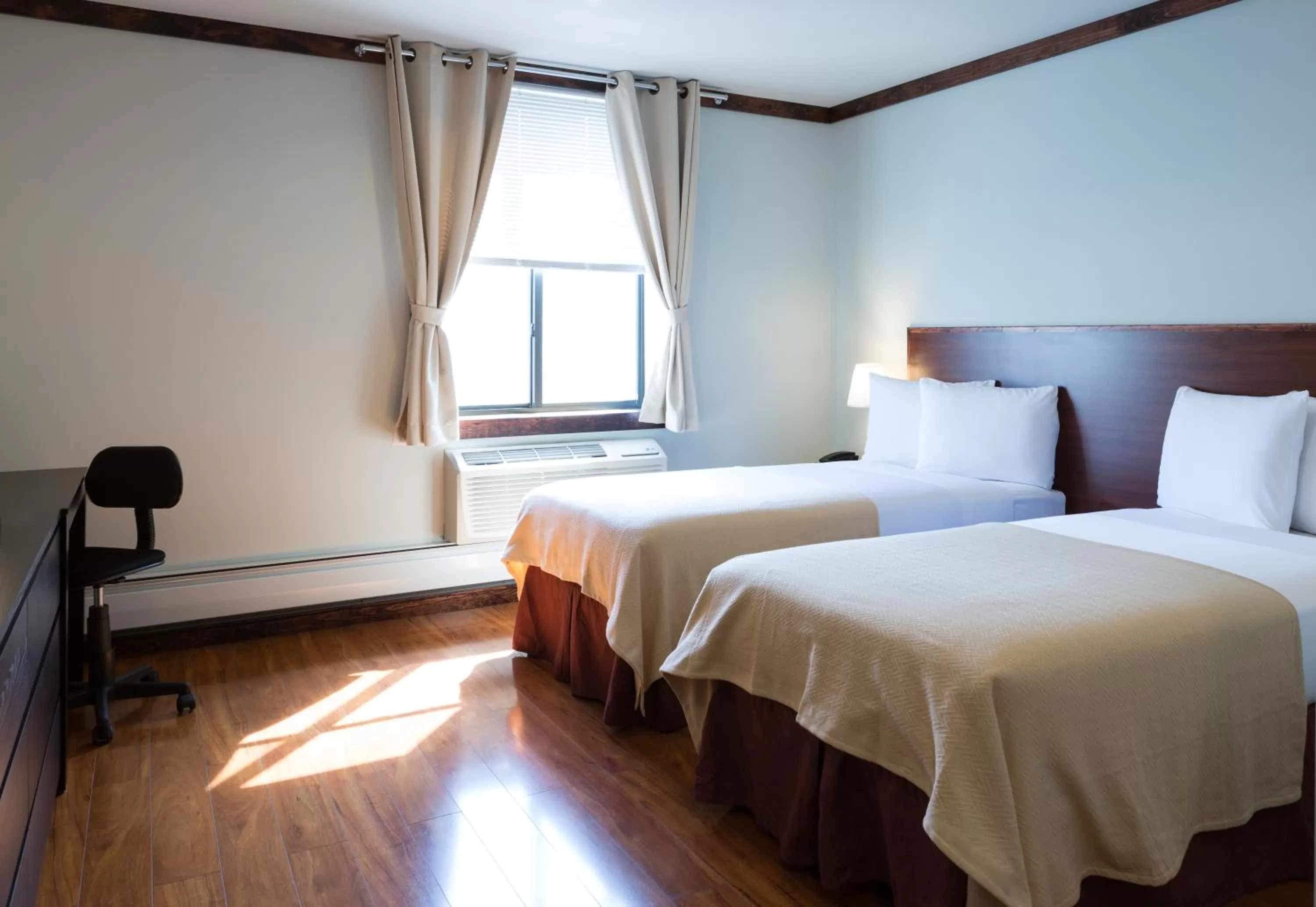 Superior Twin Room in LIC Hotel
